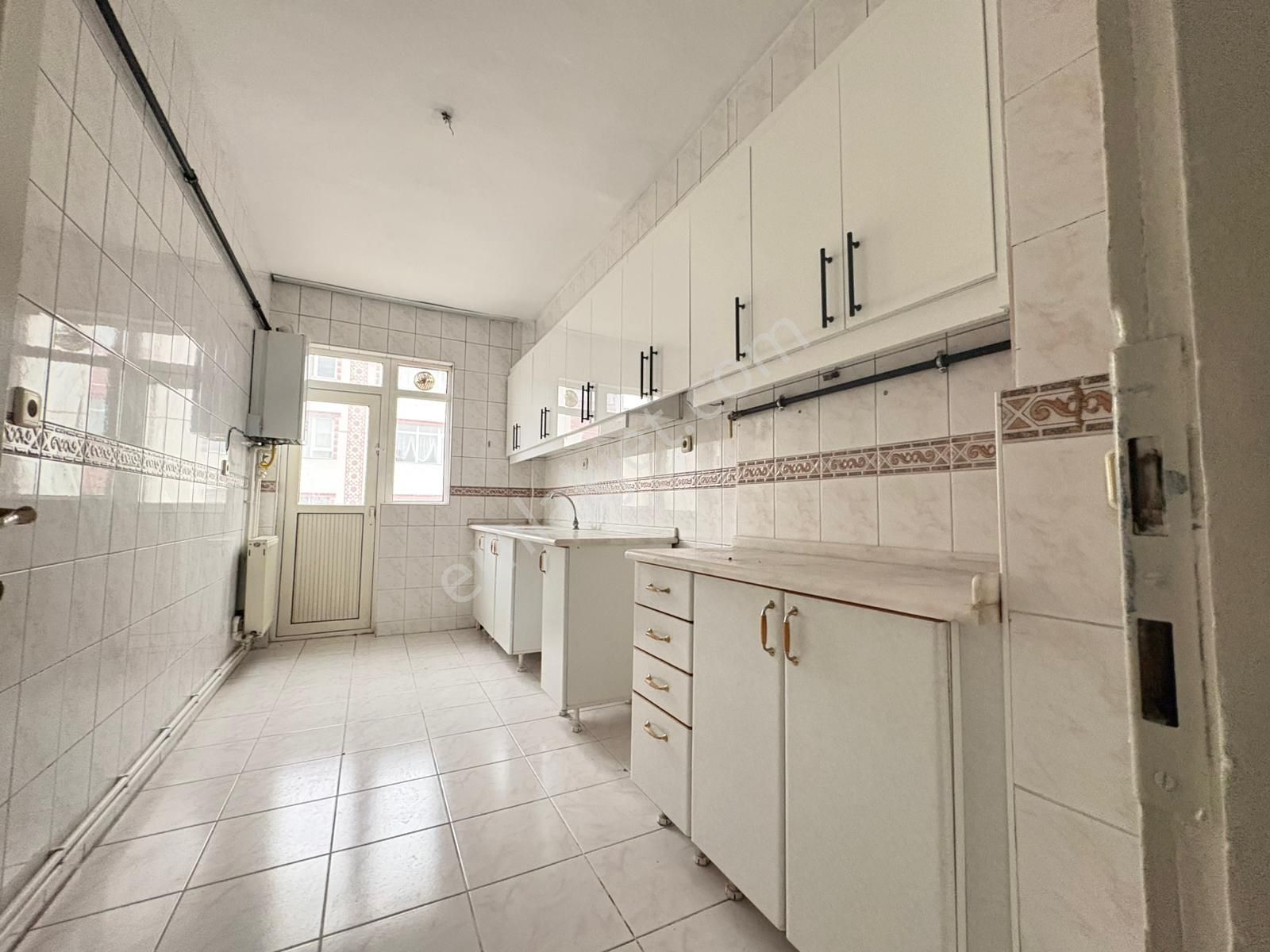 Göraldan 3+1 Geniş Metrajlı 3. Kat Ön Cephe Anadolu Bulvarı Yanı