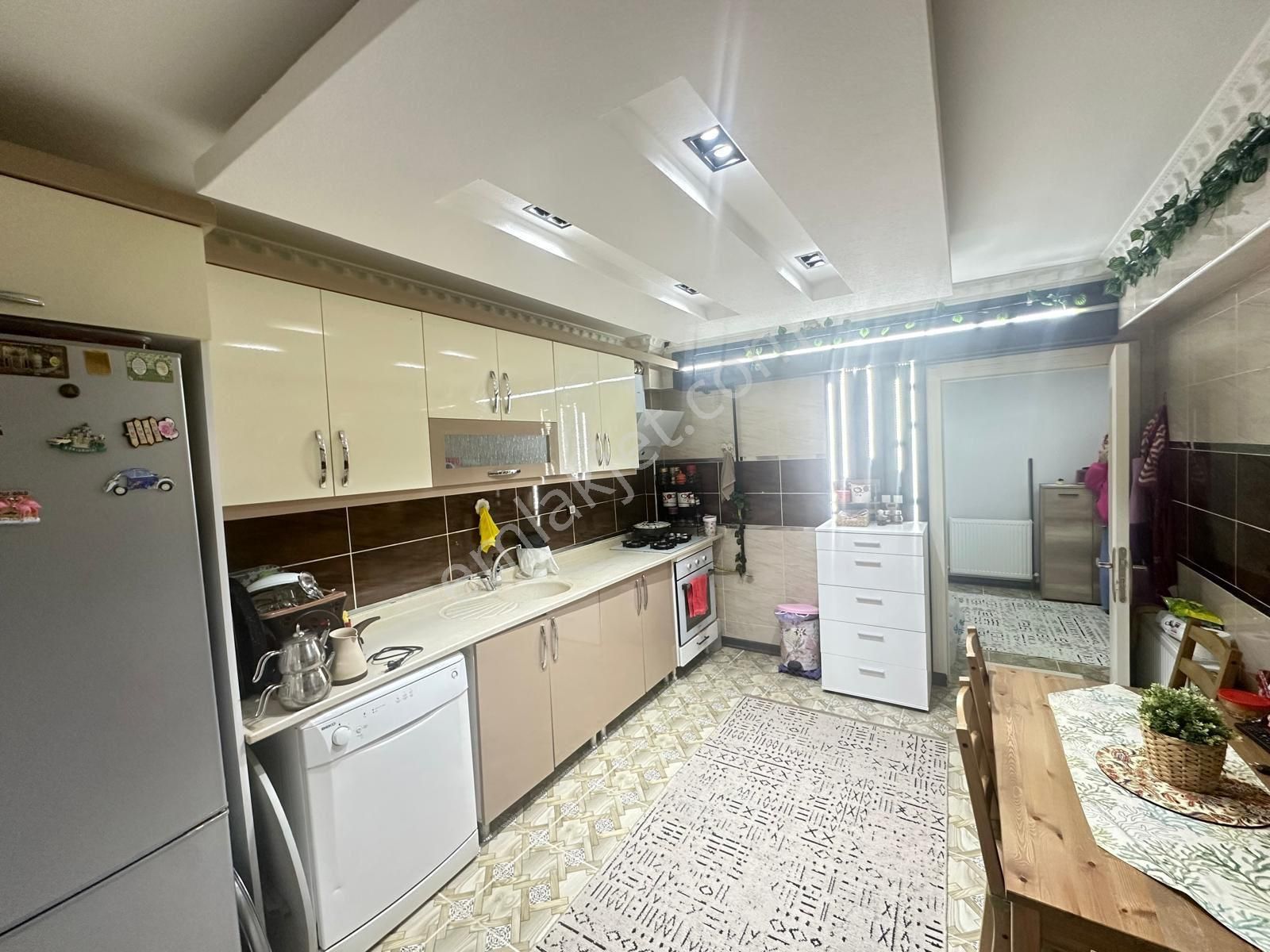 Beşikkaya'da Asansörlü Full Yapılı 3+1 Satılık Daire !! - Görsel 4