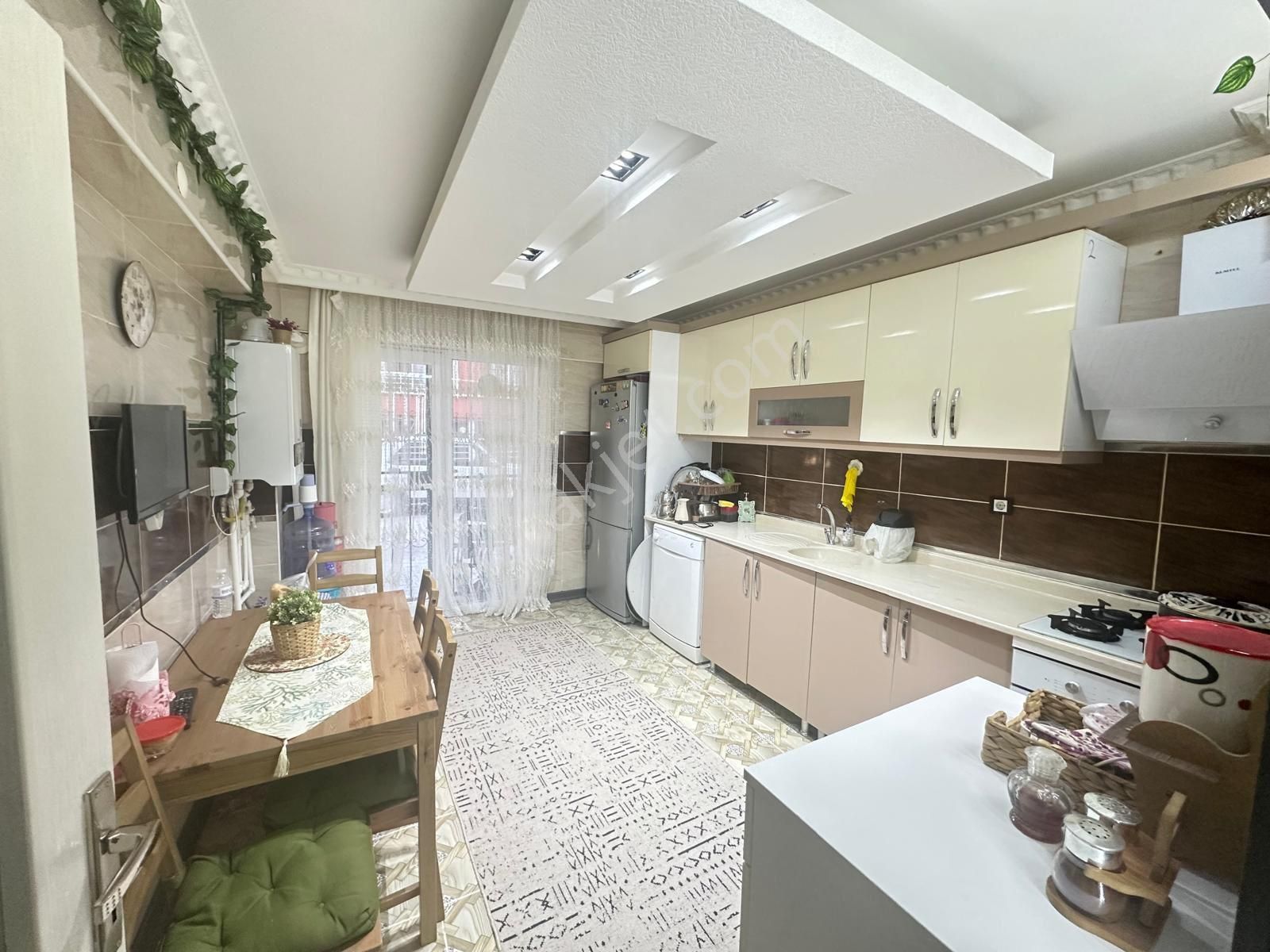 Beşikkaya'da Asansörlü Full Yapılı 3+1 Satılık Daire !! - Görsel 2