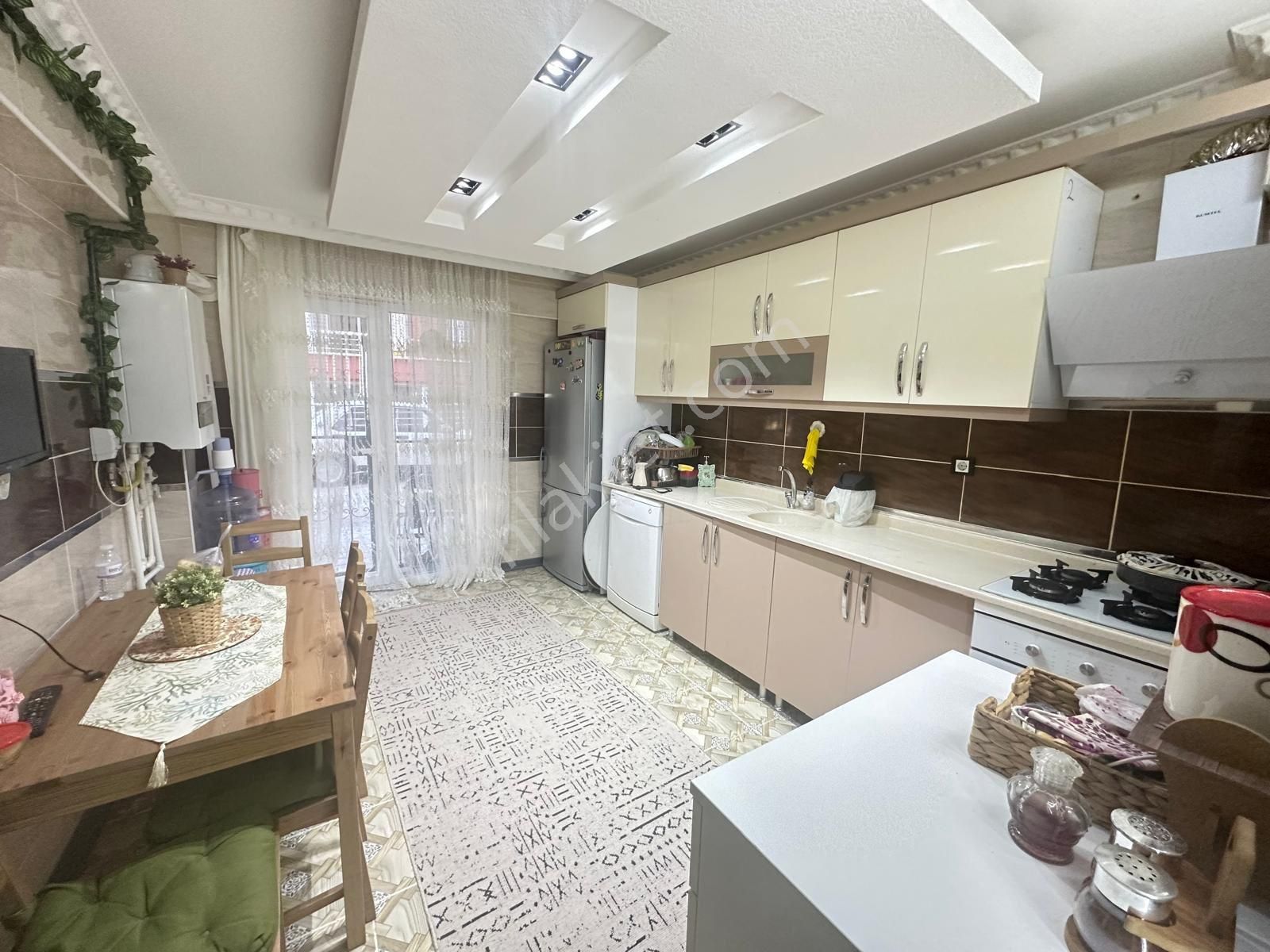 Beşikkaya'da Asansörlü Full Yapılı 3+1 Satılık Daire !!