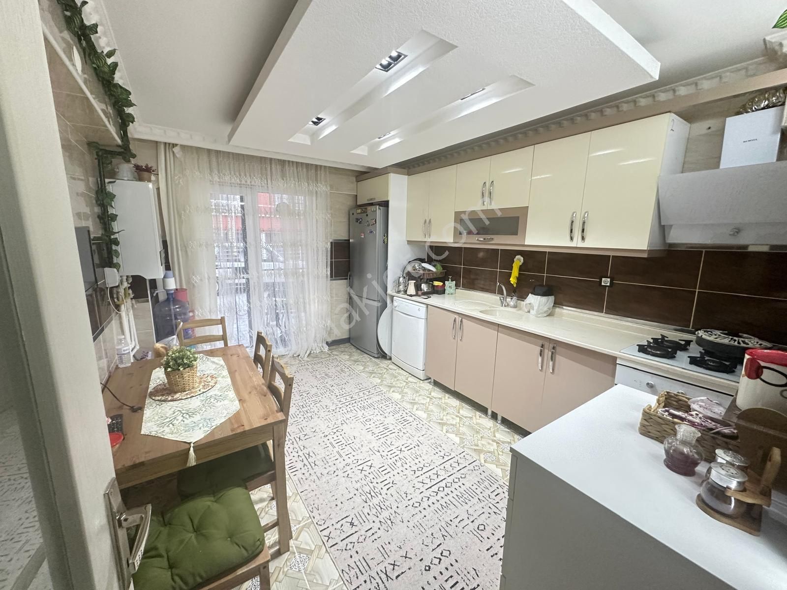 Beşikkaya'da Asansörlü Full Yapılı 3+1 Satılık Daire !! - Görsel 3