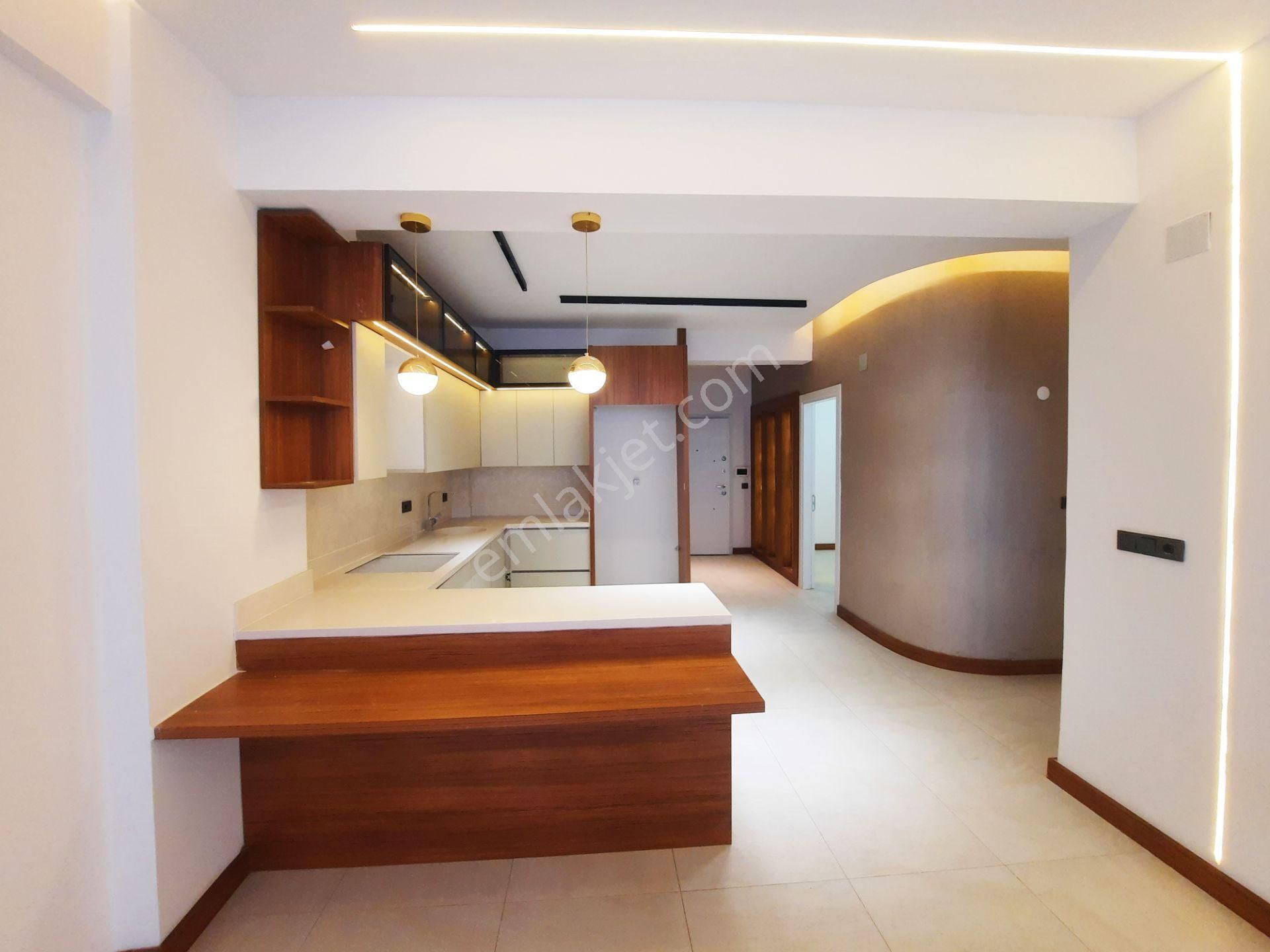 Şehir Merkezinde Lüks İşçilikli 2.kat.. - Görsel 4