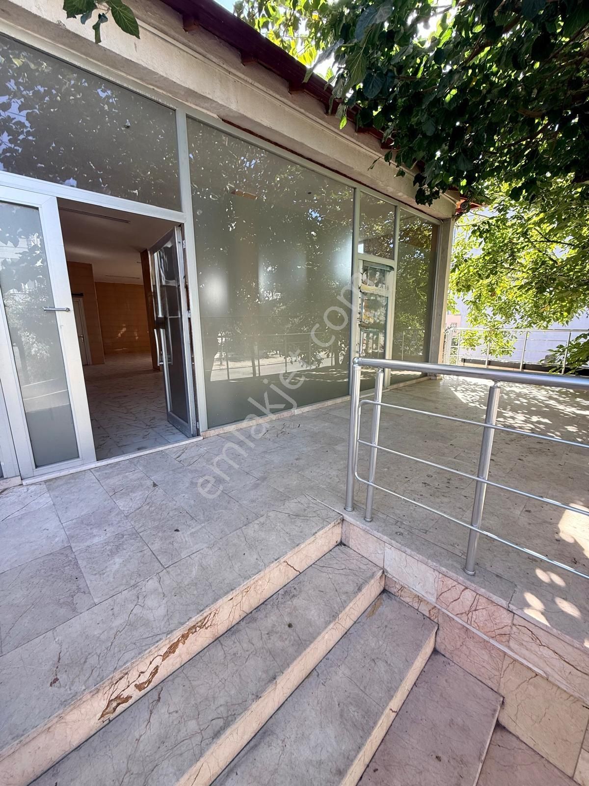 Gebze İnönü Mahallesinde 130 M2 Depo,büro Veya Ofis