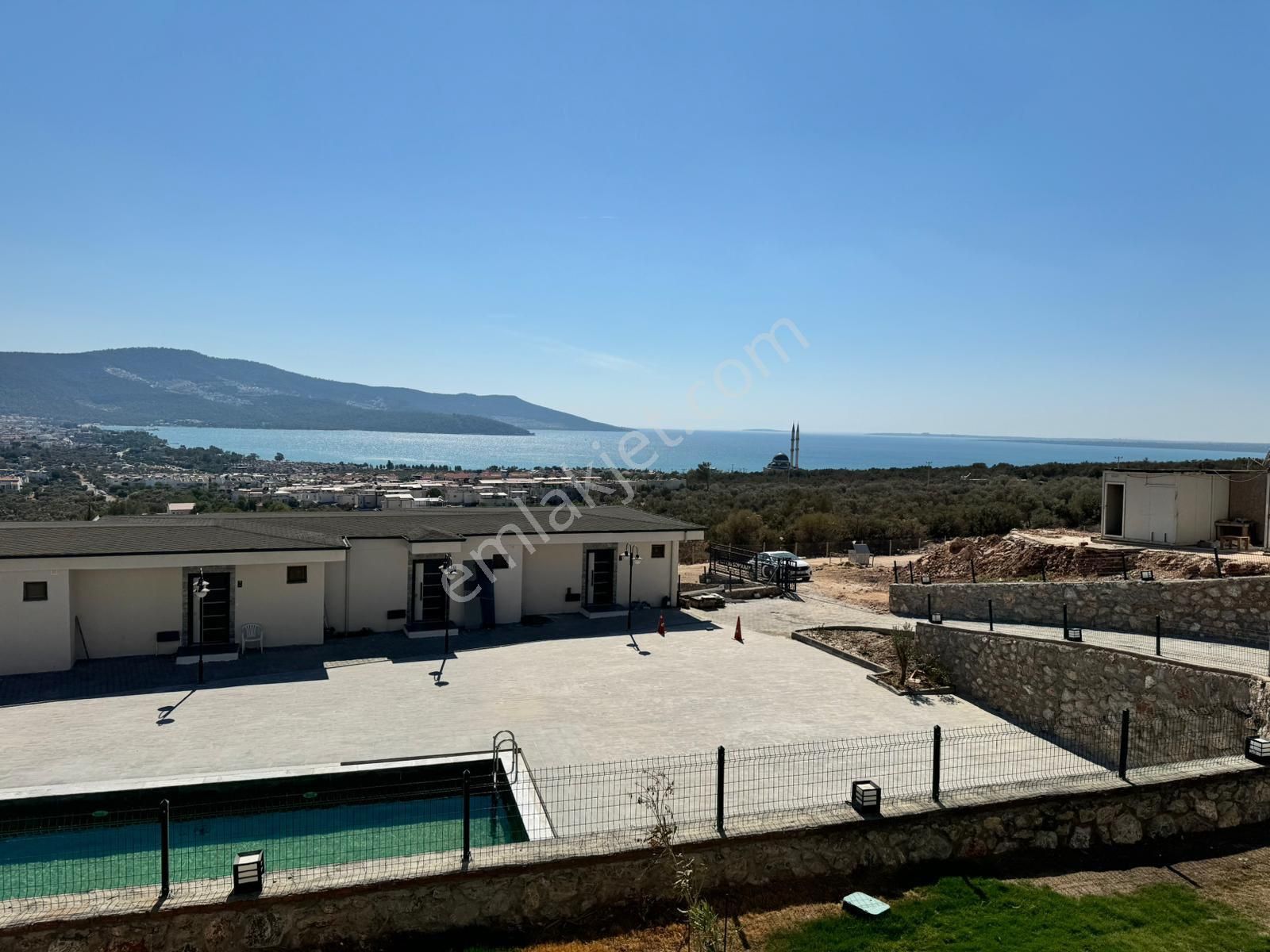 Didim Akbük Mah. Deniz Manzaralı Merkezi Konum Havuzlu Lüks Site İçerisinde Dublex