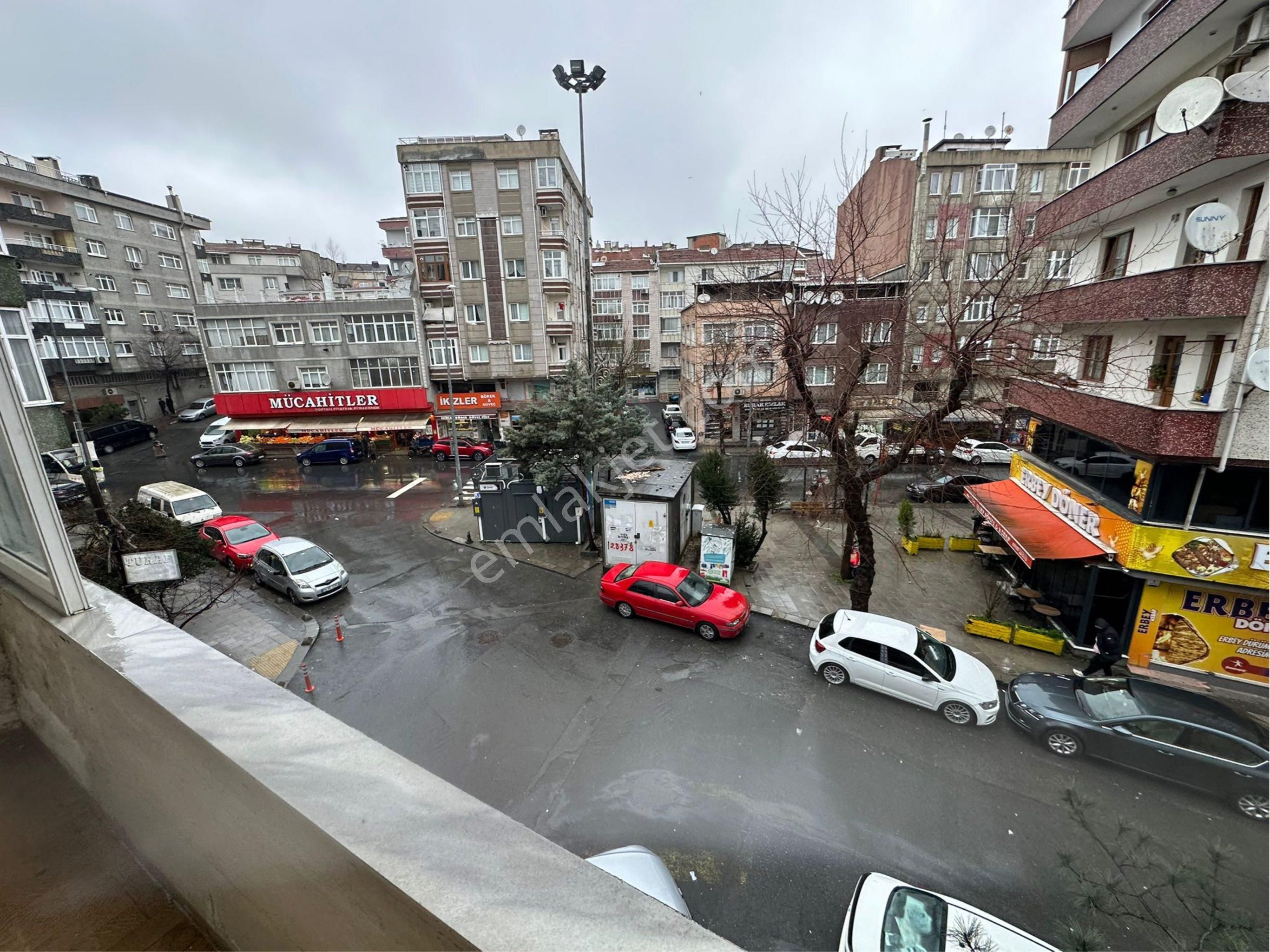 Yıldız Tabya Akarsu Otobüs Durağı Cadde Üzerinde Satılık Daire