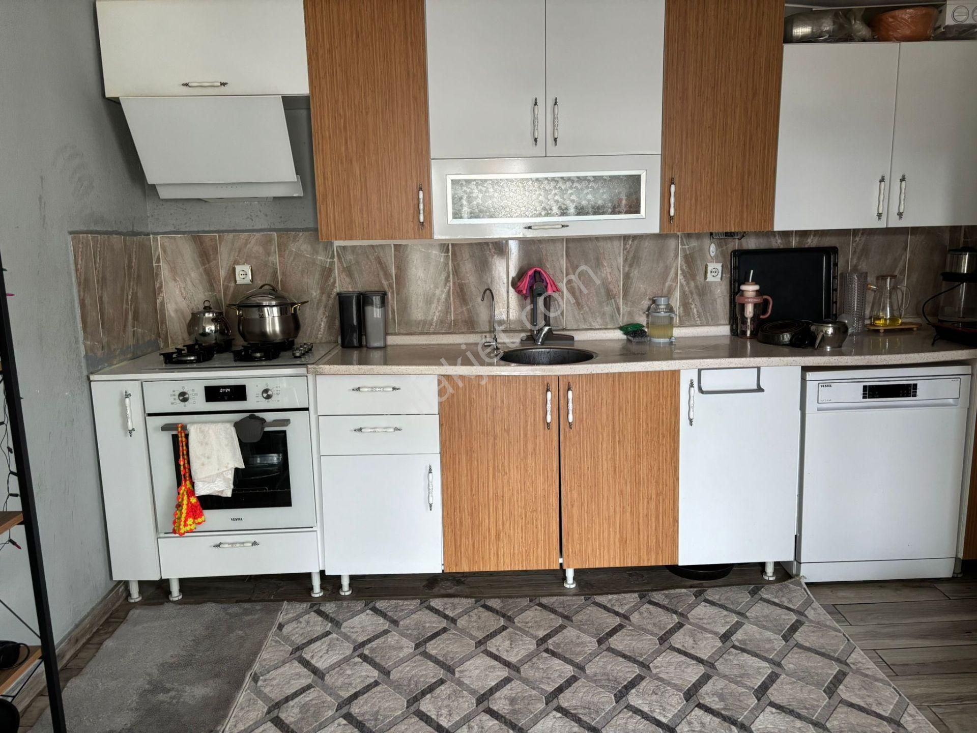 Turgutlu Satılık Mustafa Kemal Mah 140m2 2+1 Oda Klimalı Balkonlu 4. Kat Geniş Daire