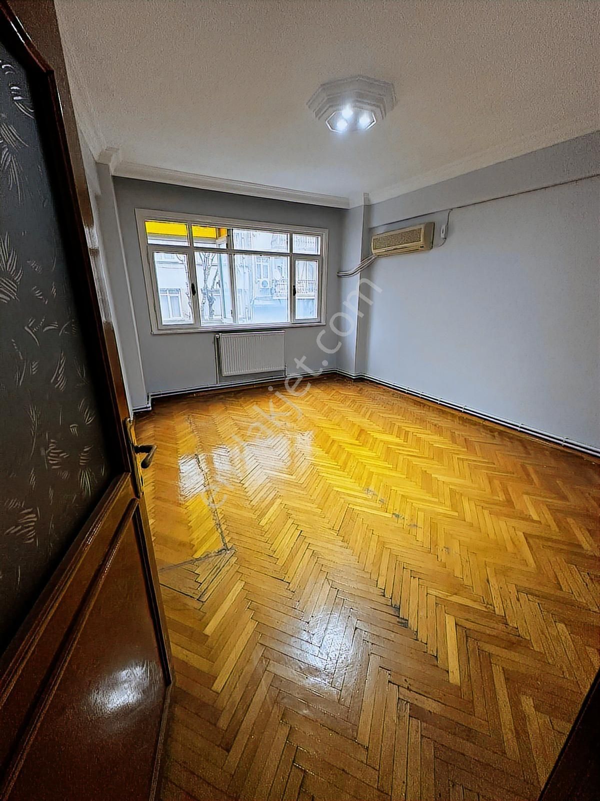 Fatih, Balipaşa'da | Otobüs & Metroya 3 Dk | Geniş 3 +1 Kiralık - Görsel 4