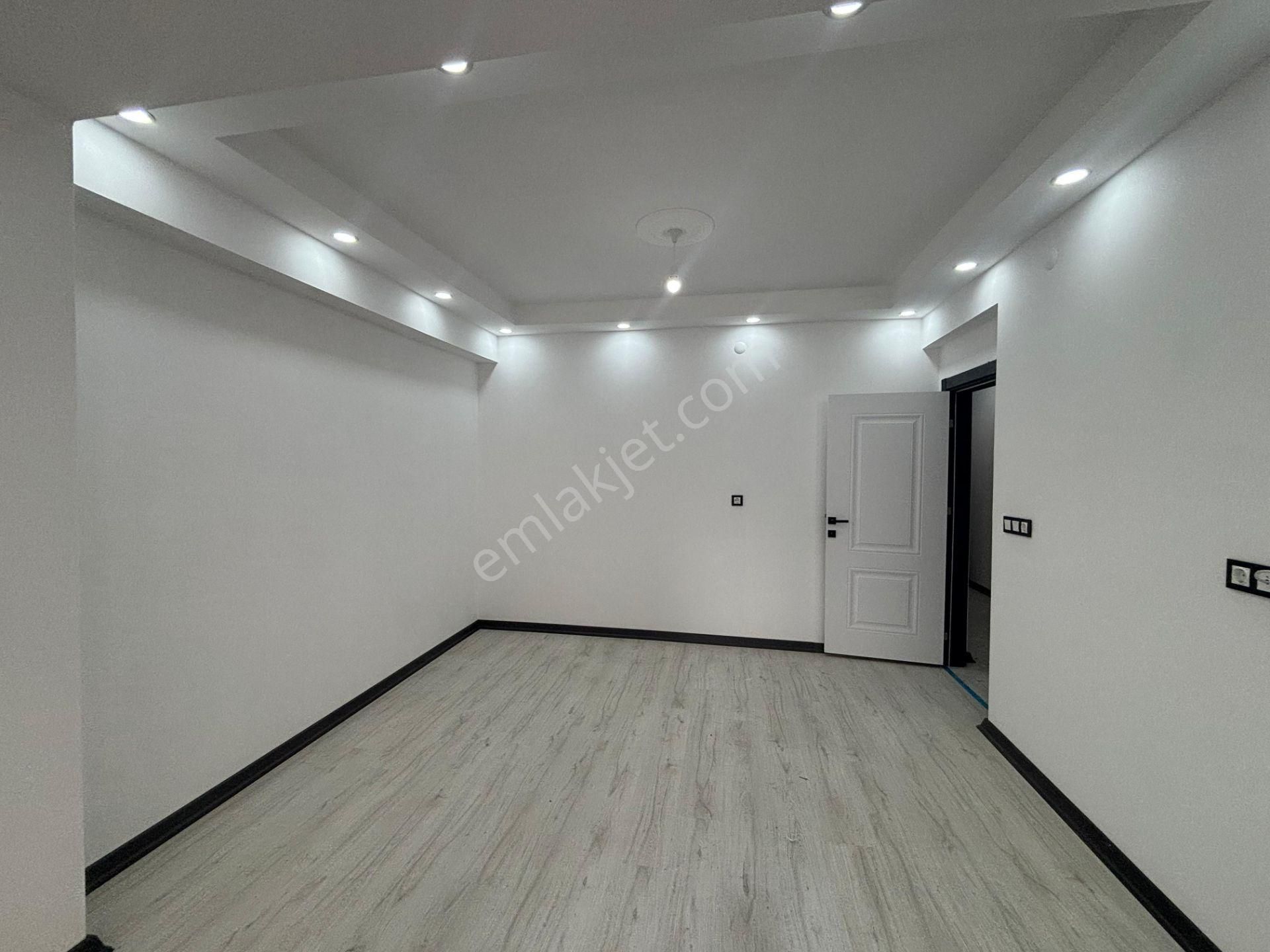 Güven'den Çarşı İçin'de K. Otoparklı Ara Kat İskanlı 2+1 Daire - Görsel 2