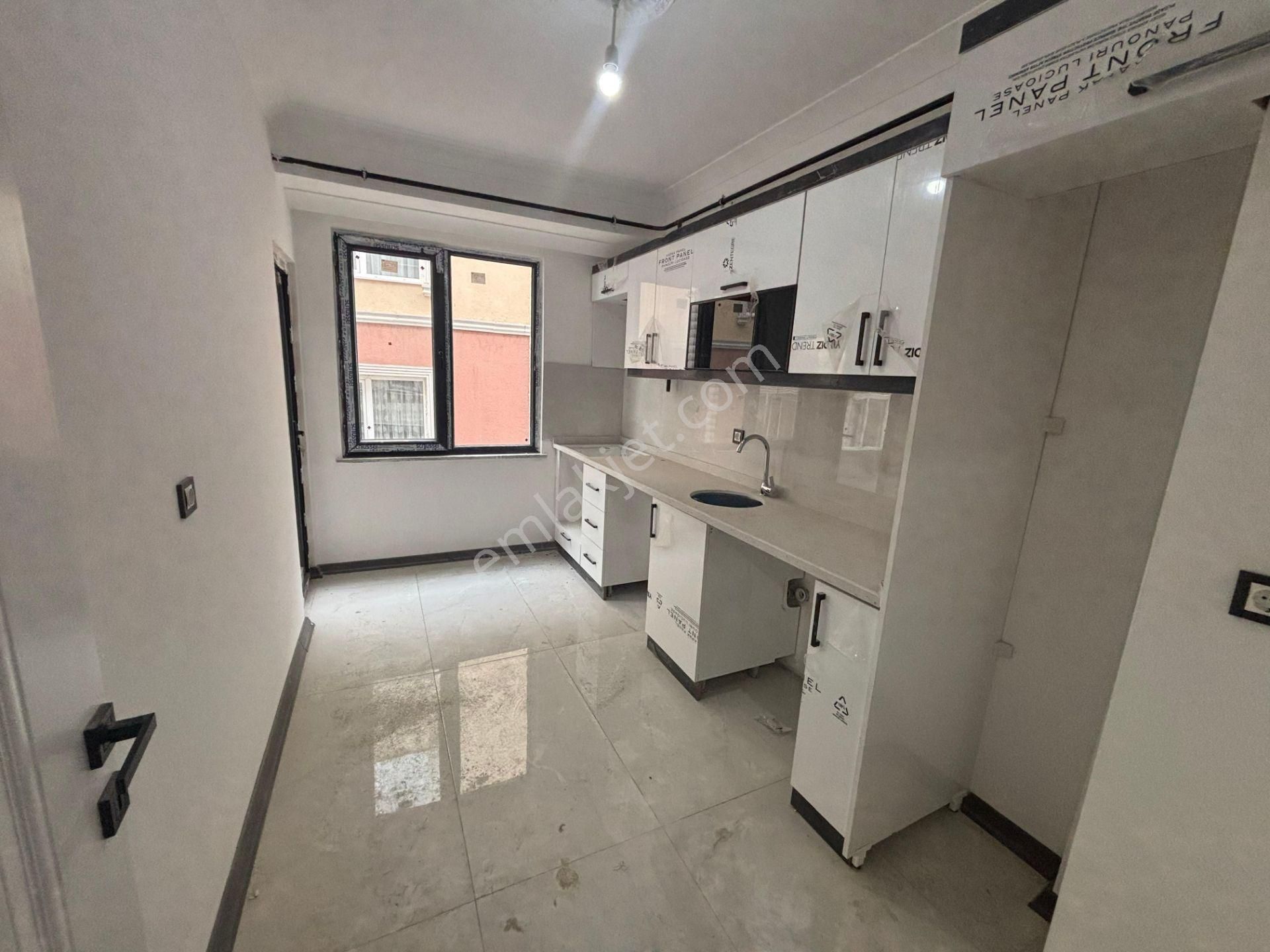 Güven'den Çarşı İçin'de K. Otoparklı Ara Kat İskanlı 2+1 Daire - Görsel 8