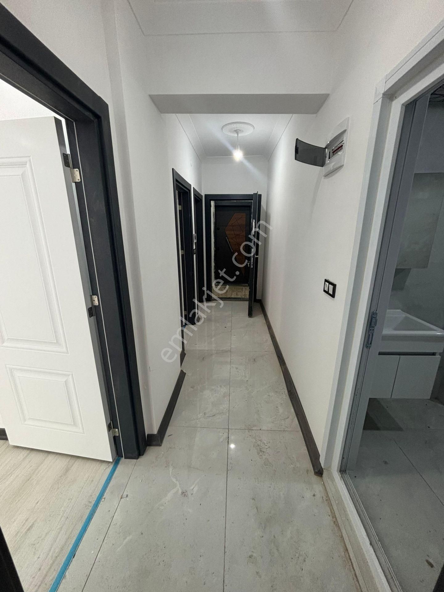 Güven'den Çarşı İçin'de K. Otoparklı Ara Kat İskanlı 2+1 Daire - Görsel 22