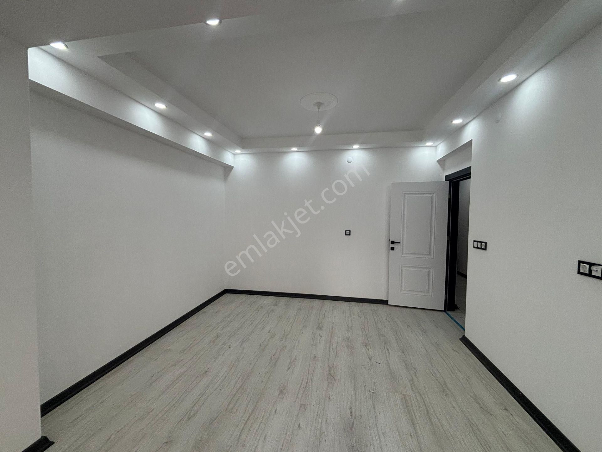 Güven'den Çarşı İçin'de K. Otoparklı Ara Kat İskanlı 2+1 Daire - Görsel 4
