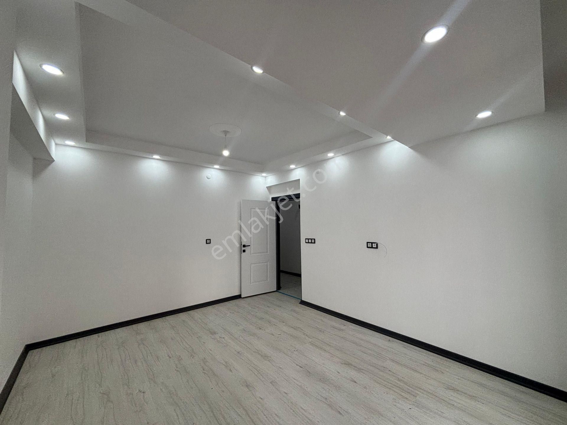 Güven'den Çarşı İçin'de K. Otoparklı Ara Kat İskanlı 2+1 Daire - Görsel 5