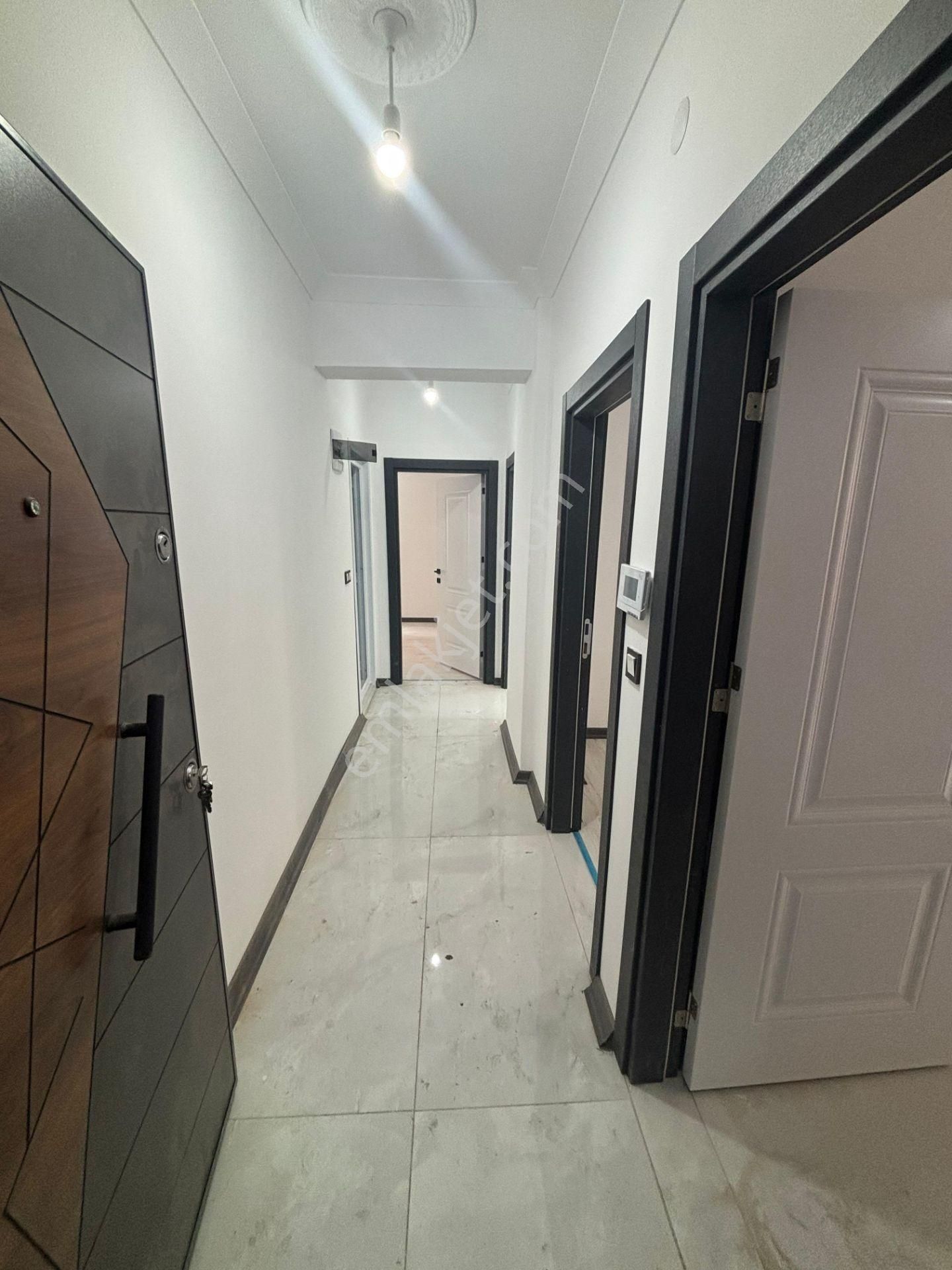 Güven'den Çarşı İçin'de K. Otoparklı Ara Kat İskanlı 2+1 Daire - Görsel 23