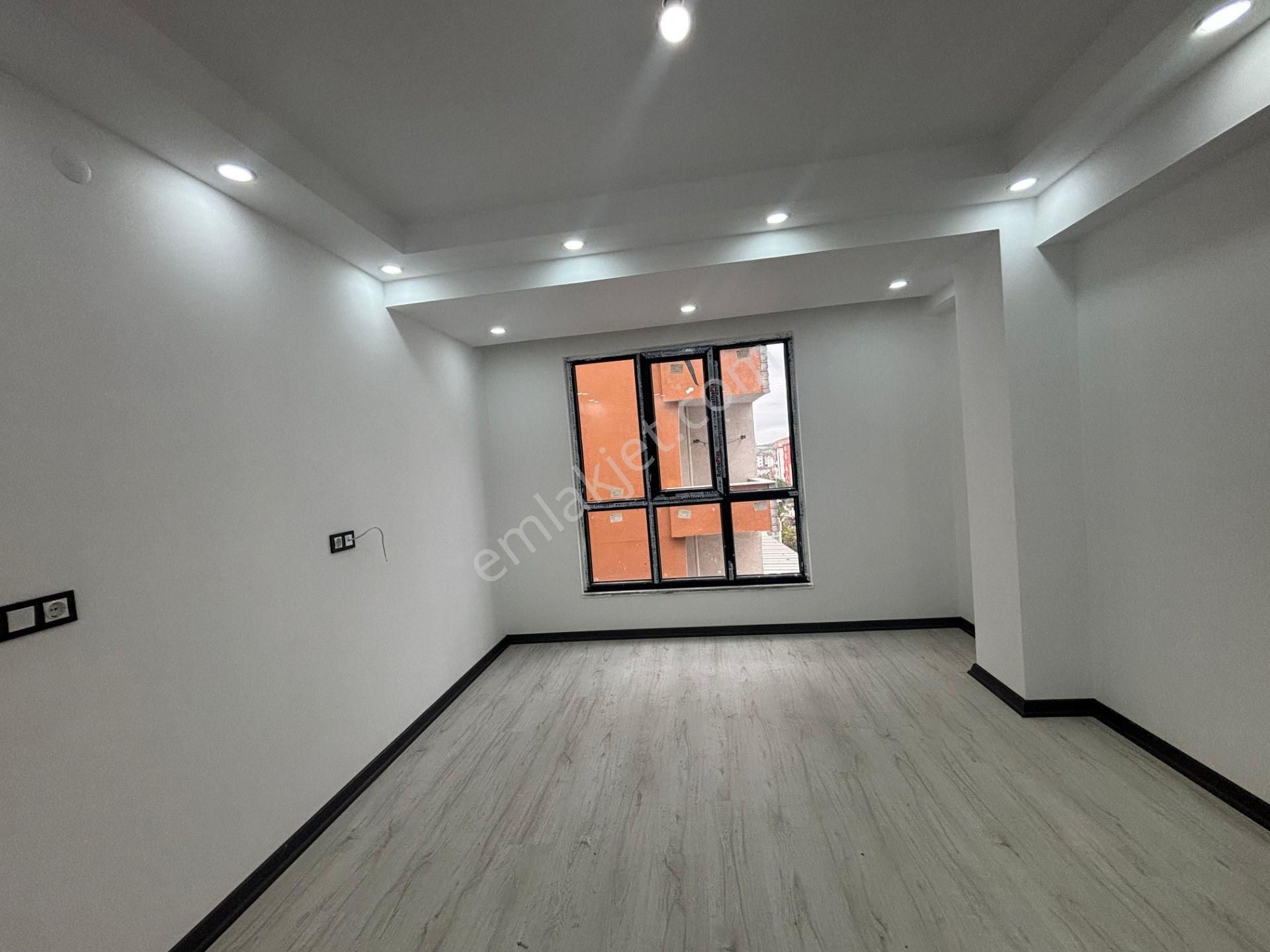 Güven'den Çarşı İçin'de K. Otoparklı Ara Kat İskanlı 2+1 Daire