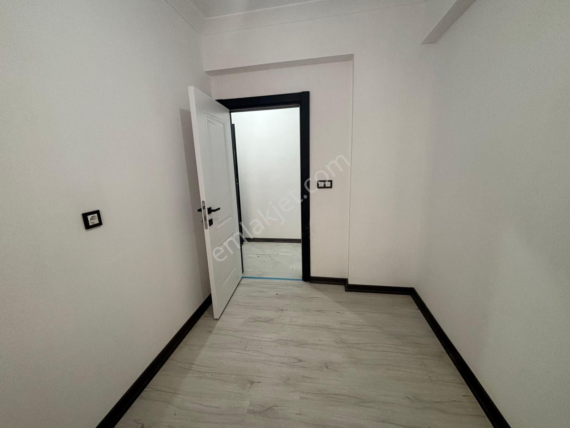 Güven'den Çarşı İçin'de K. Otoparklı Ara Kat İskanlı 2+1 Daire - Görsel 13