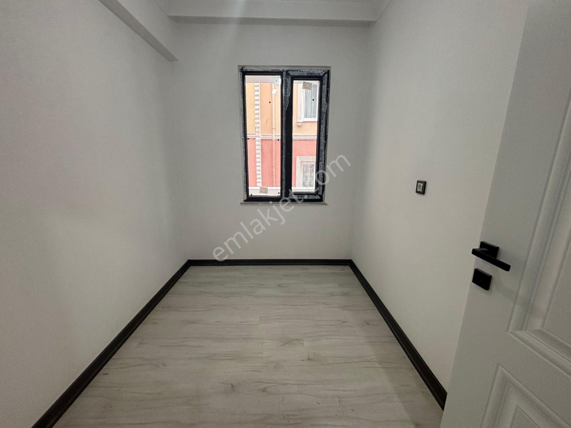 Güven'den Çarşı İçin'de K. Otoparklı Ara Kat İskanlı 2+1 Daire - Görsel 14