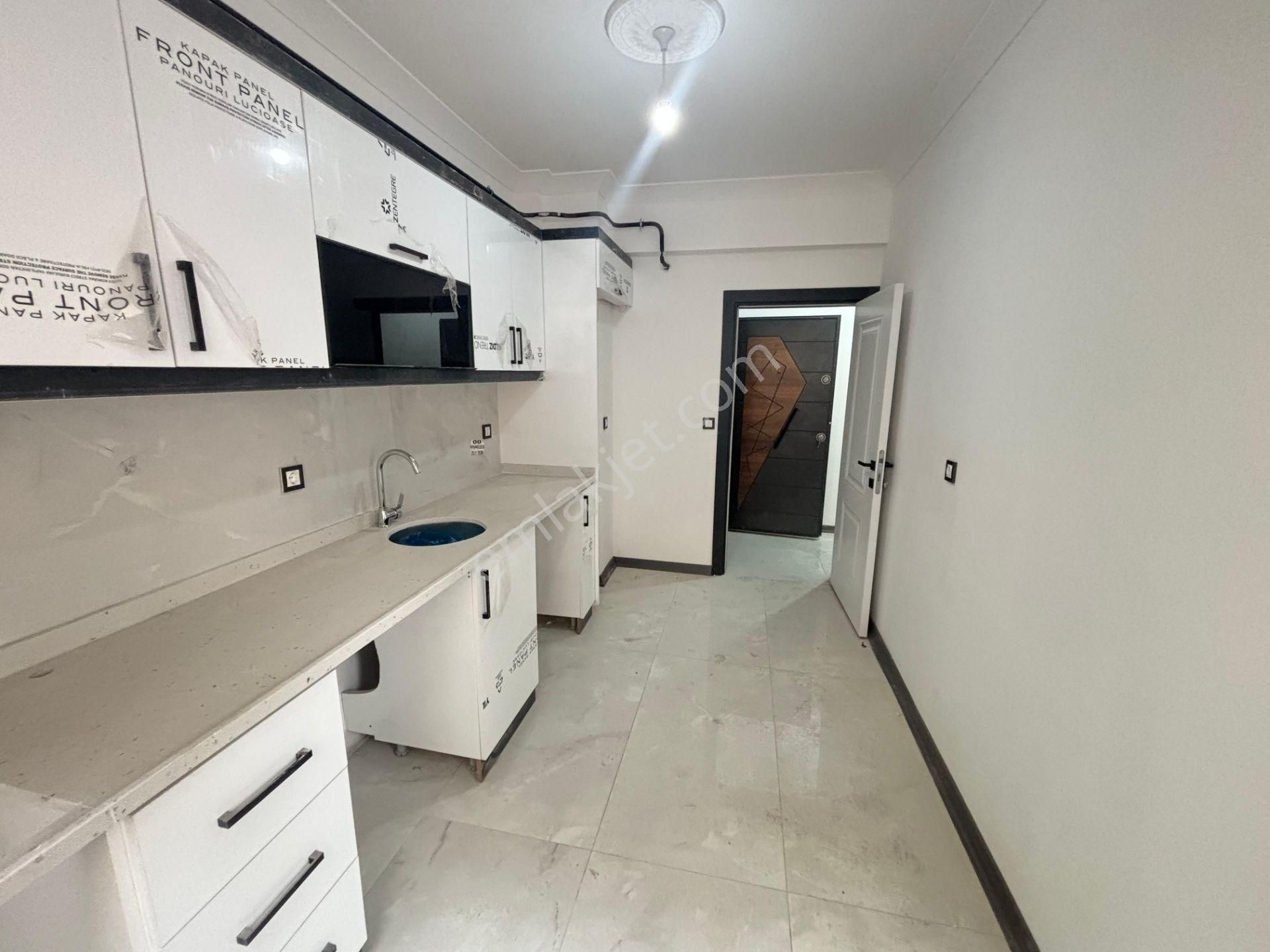 Güven'den Çarşı İçin'de K. Otoparklı Ara Kat İskanlı 2+1 Daire - Görsel 9