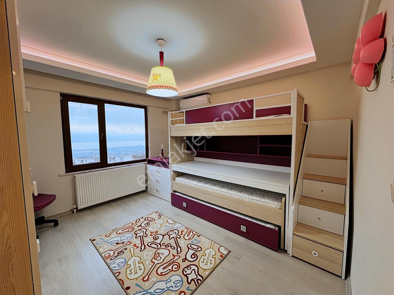 Kurtköy Dibektaş Mah'de Satılık Göl Manzaralı Villa - Görsel 5