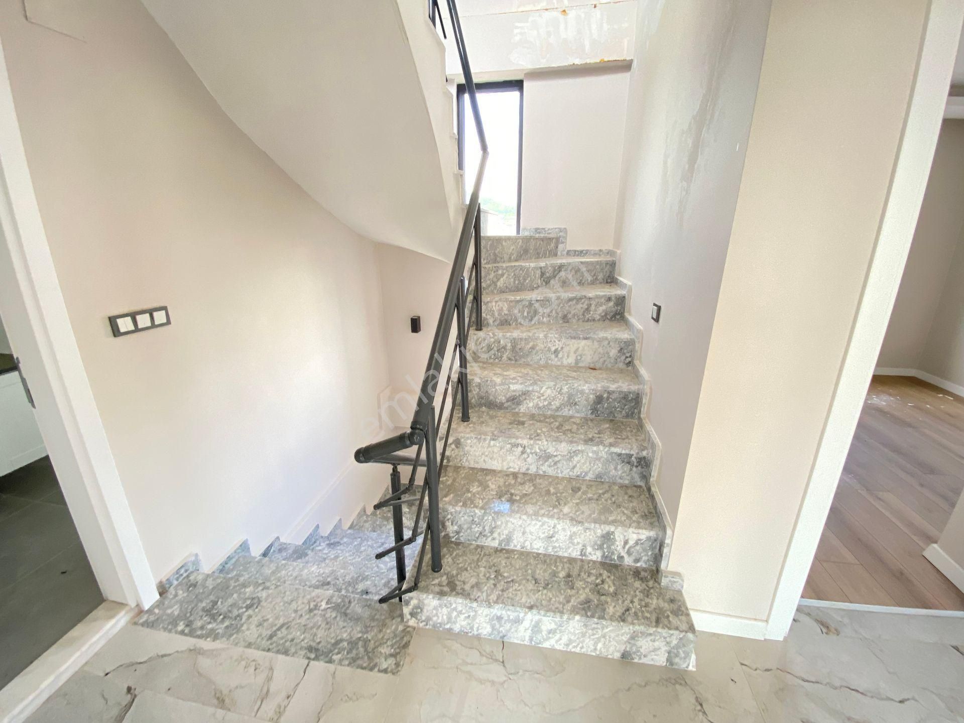 Seferihisar Cumhuriyet Mah. 300m² Arsa İçinde Satılık Tam Müstakil 3+1 Villa - Görsel 28