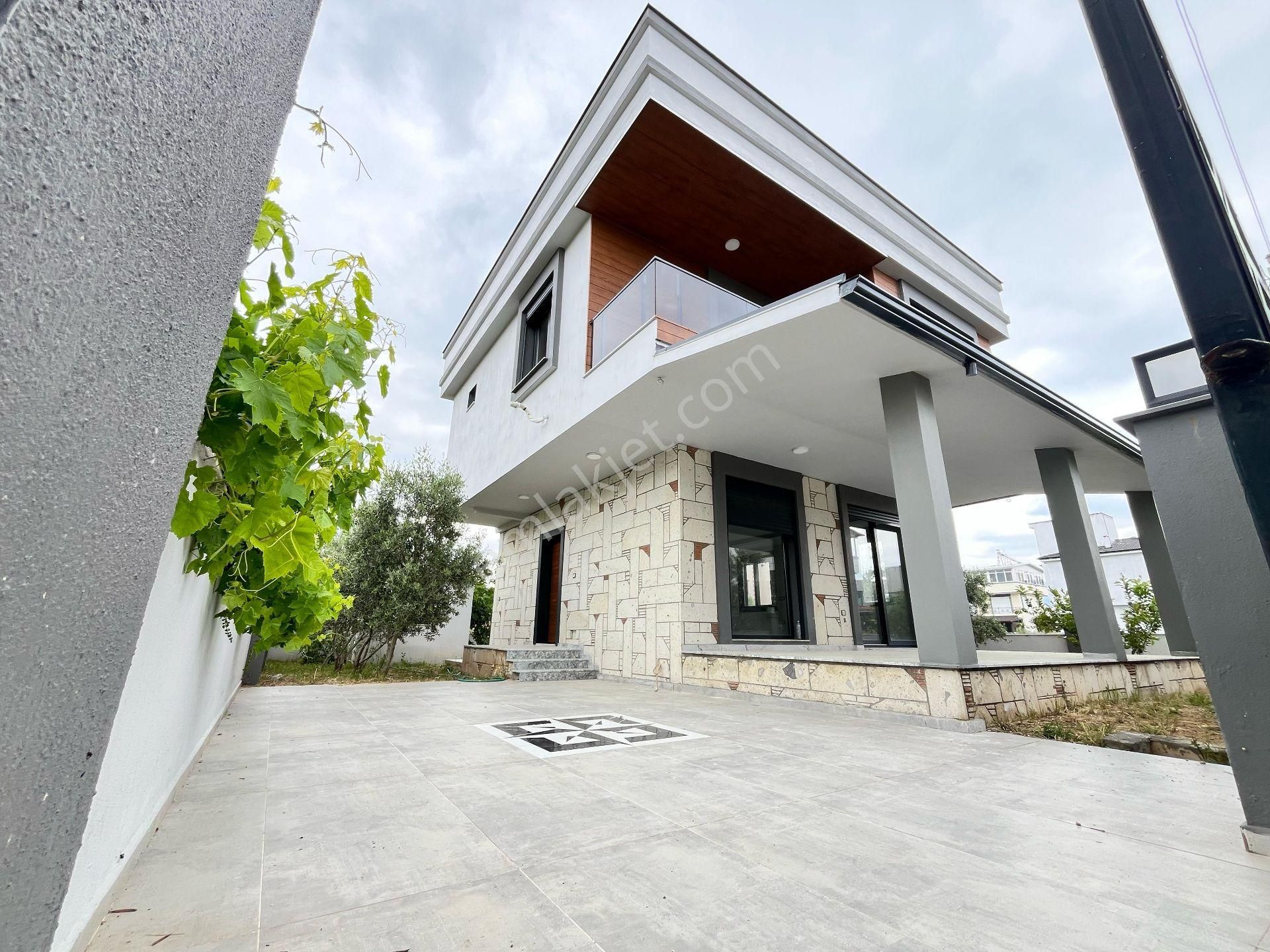 Seferihisar Cumhuriyet Mah. 300m² Arsa İçinde Satılık Tam Müstakil 3+1 Villa - Görsel 6