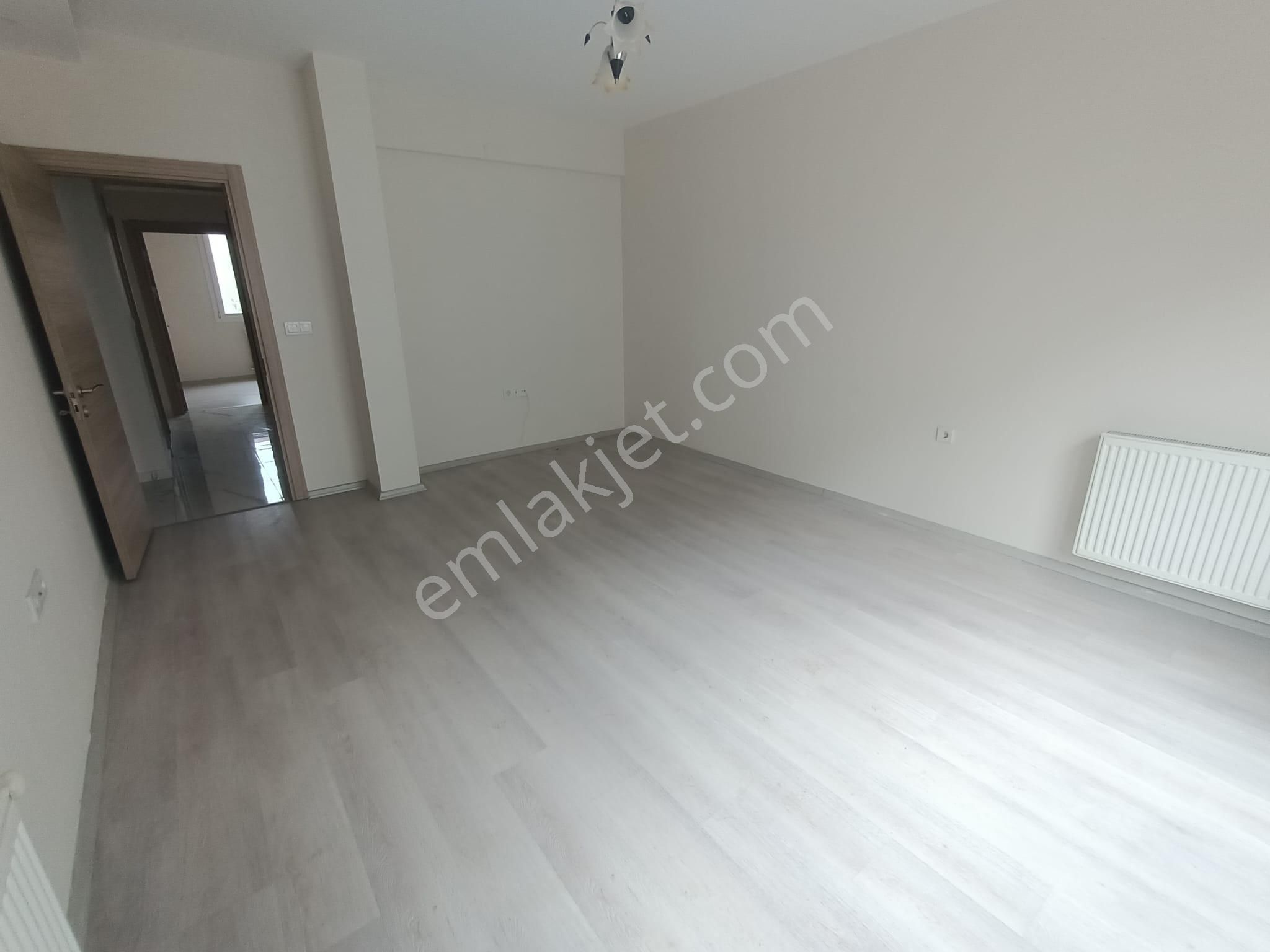 Yeni Girne Yakını 2+1 Doğalgazlı Bakımlı Ara Kat Daire - Görsel 11