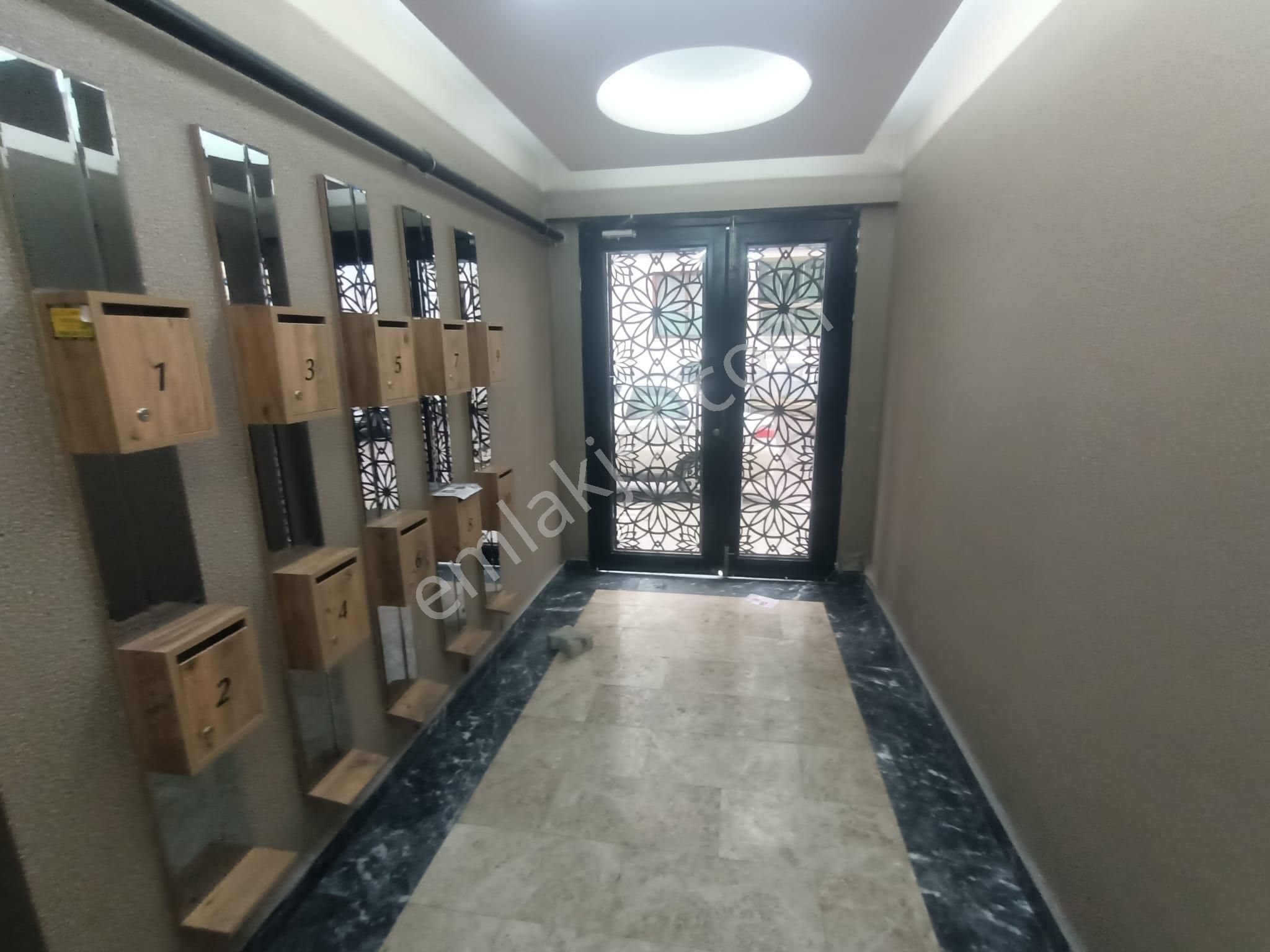 Yeni Girne Yakını 2+1 Doğalgazlı Bakımlı Ara Kat Daire