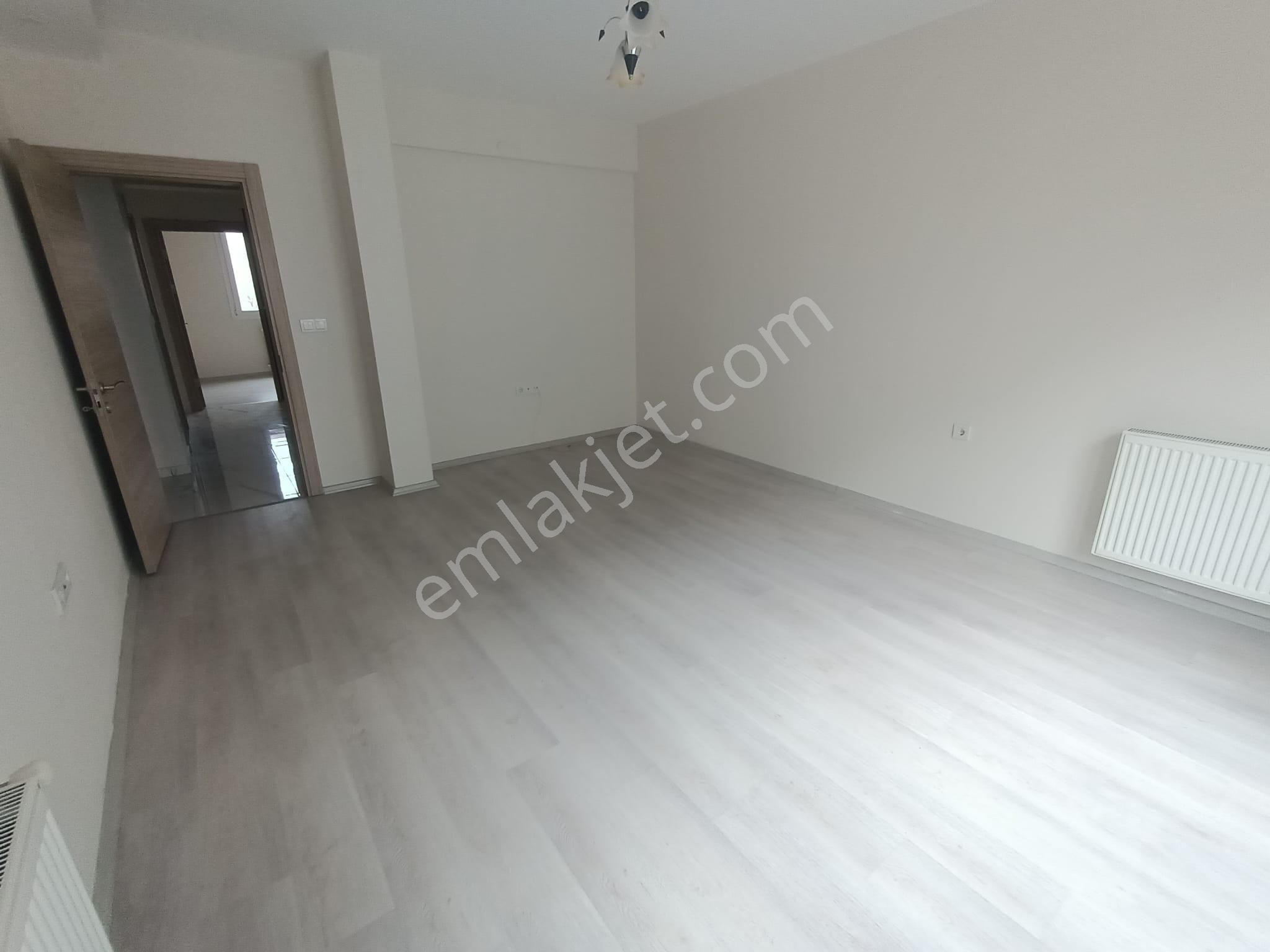 Yeni Girne Yakını 2+1 Doğalgazlı Bakımlı Ara Kat Daire - Görsel 2