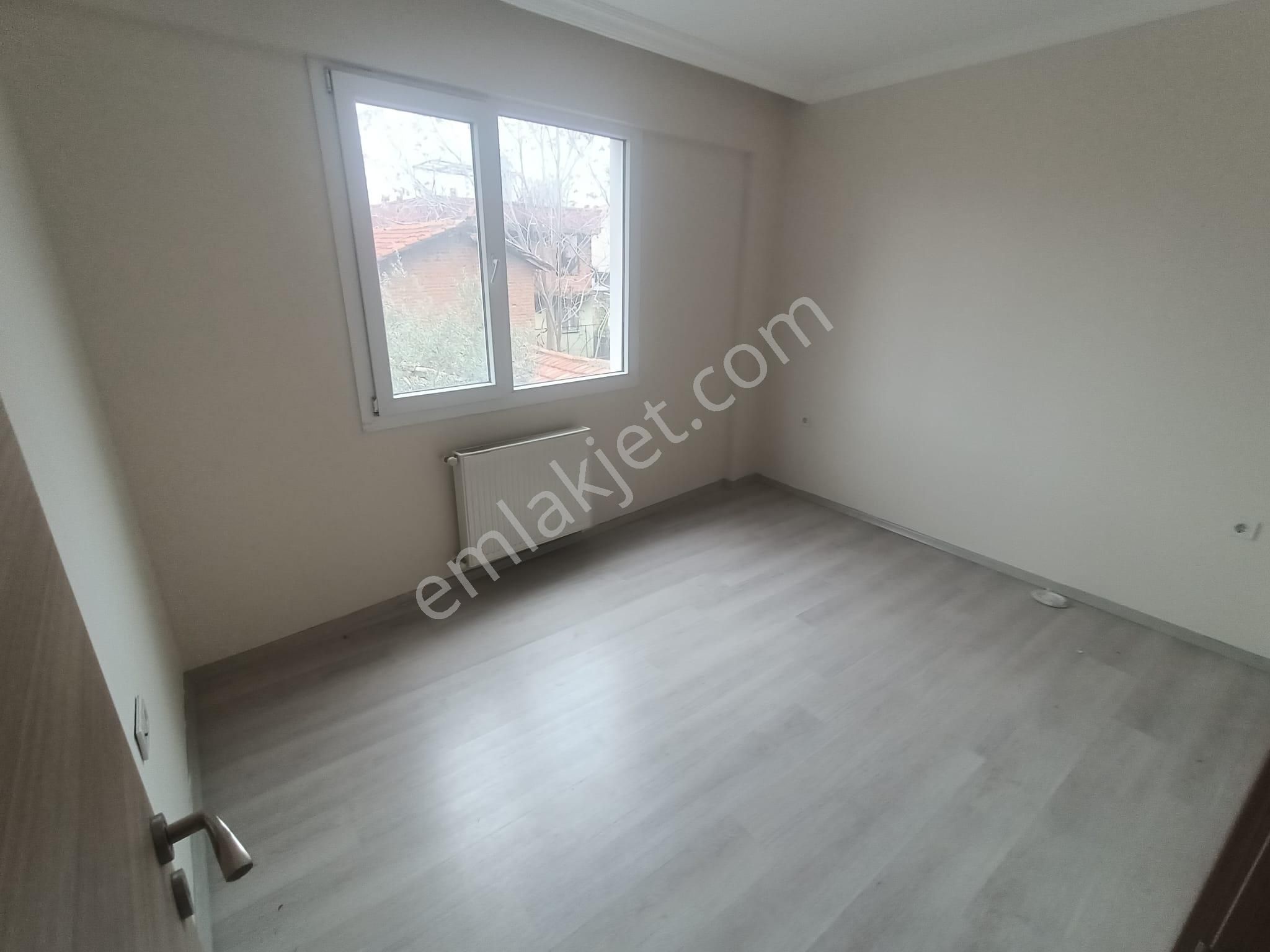 Yeni Girne Yakını 2+1 Doğalgazlı Bakımlı Ara Kat Daire - Görsel 13