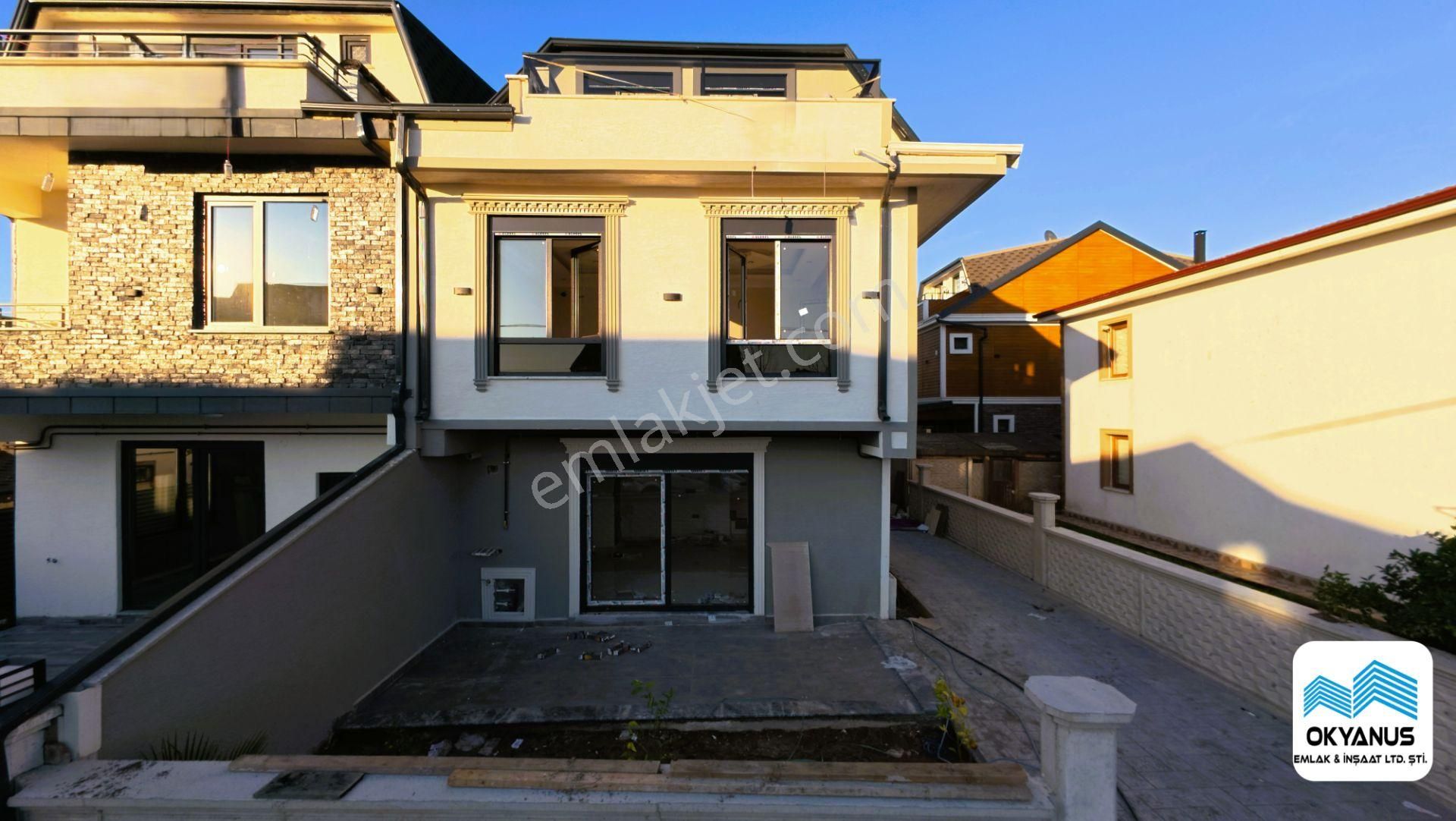 Sakarya Kocaalide Müstakil Bahçe Kullanımlı 4+1 Villa!!!