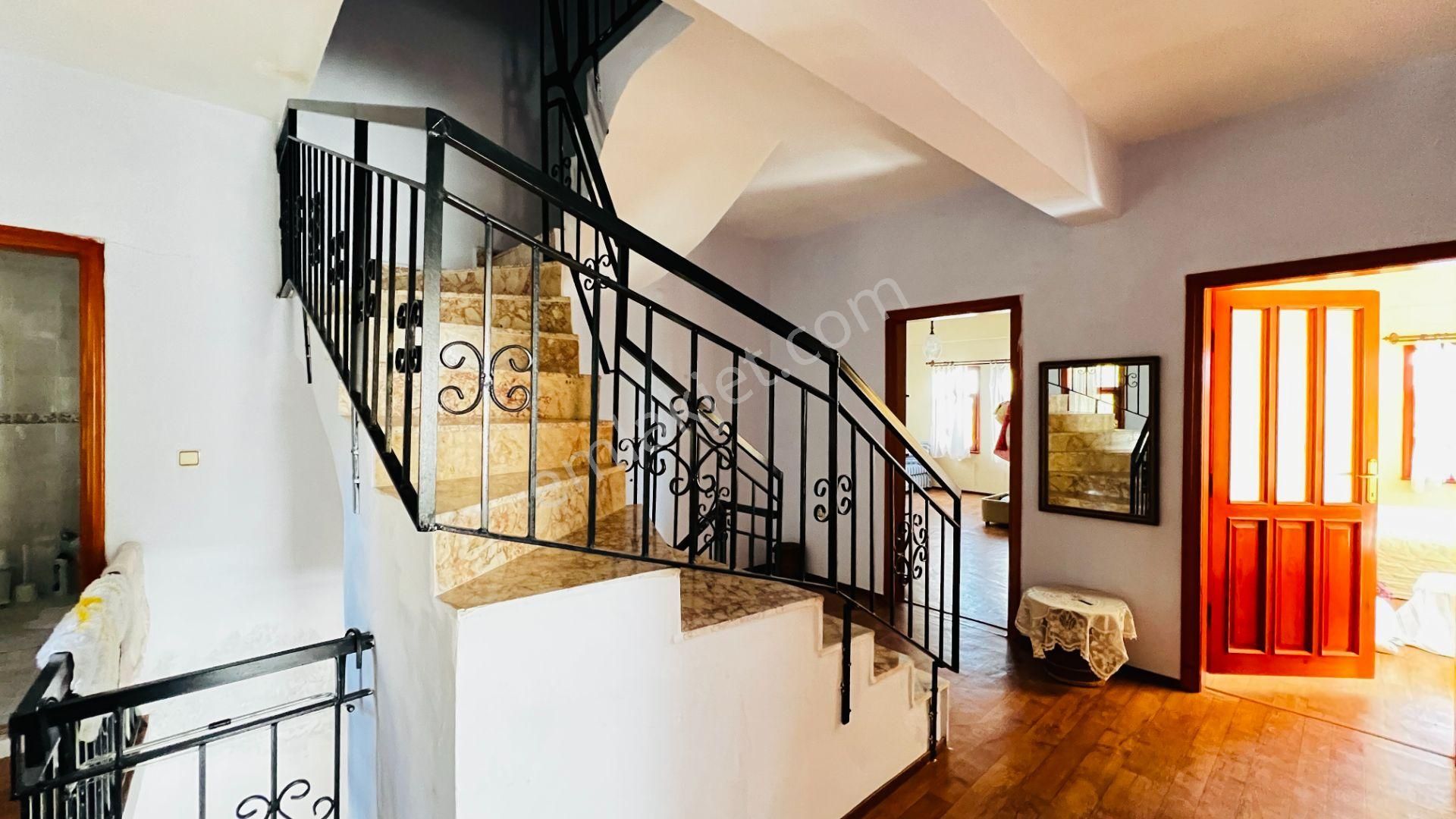 Kemer Beycik'te Geniş Arsa Alanına Sahip Satılık Villa - Görsel 12