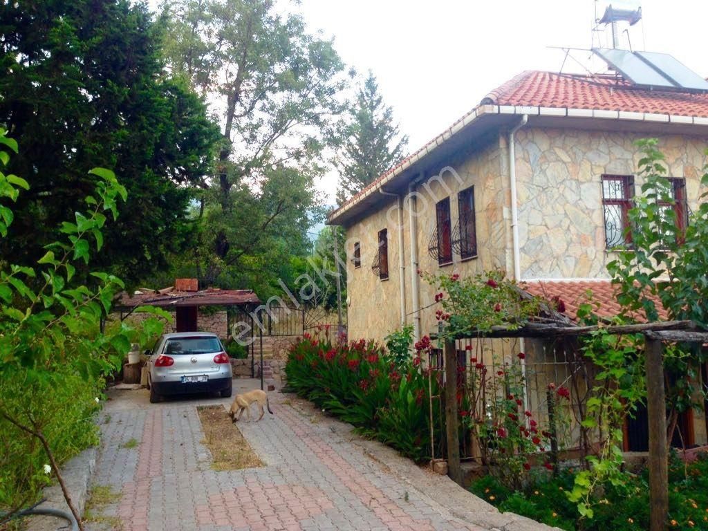 Kemer Beycik'te Geniş Arsa Alanına Sahip Satılık Villa - Görsel 3