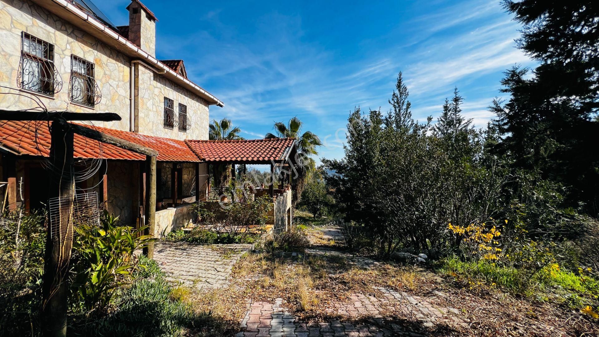 Kemer Beycik'te Geniş Arsa Alanına Sahip Satılık Villa - Görsel 2