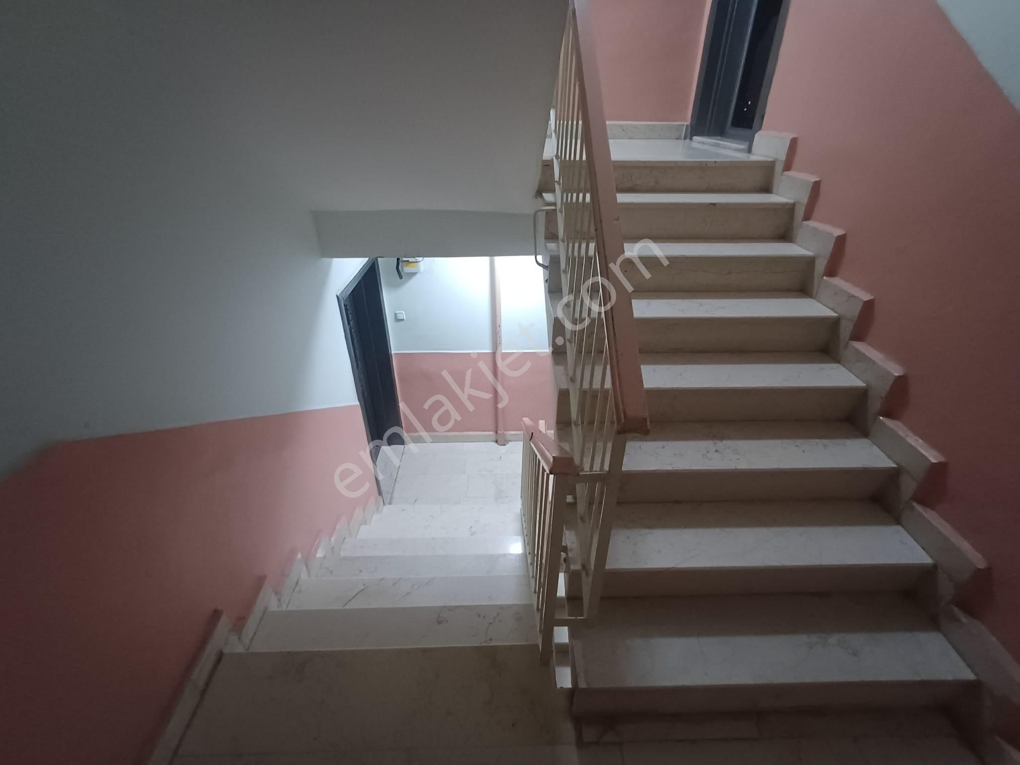 Yazıcı Dan Plevne Mahallesinde 2.ara Katta Satılık 3+1 Daire - Görsel 3