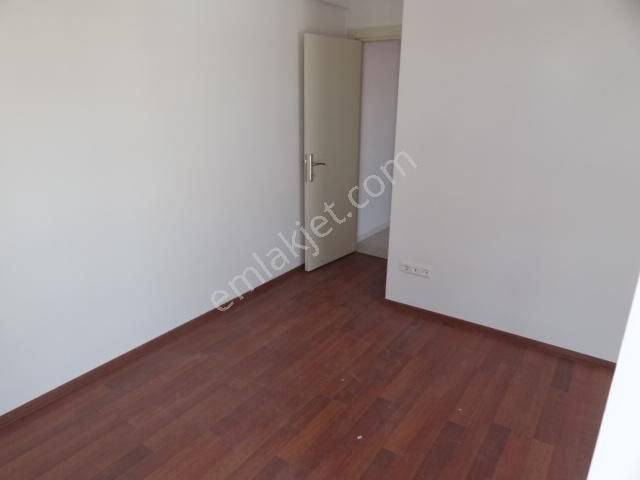 Ünalan Metro-metrobüs Yakını Genç Ap.da Kiralık Daire 3+1,120m2. - Görsel 32