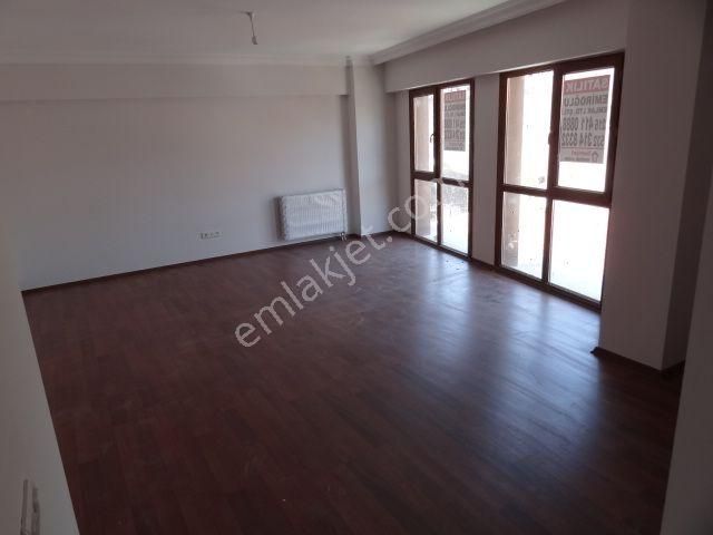 Ünalan Metro-metrobüs Yakını Genç Ap.da Kiralık Daire 3+1,120m2. - Görsel 20