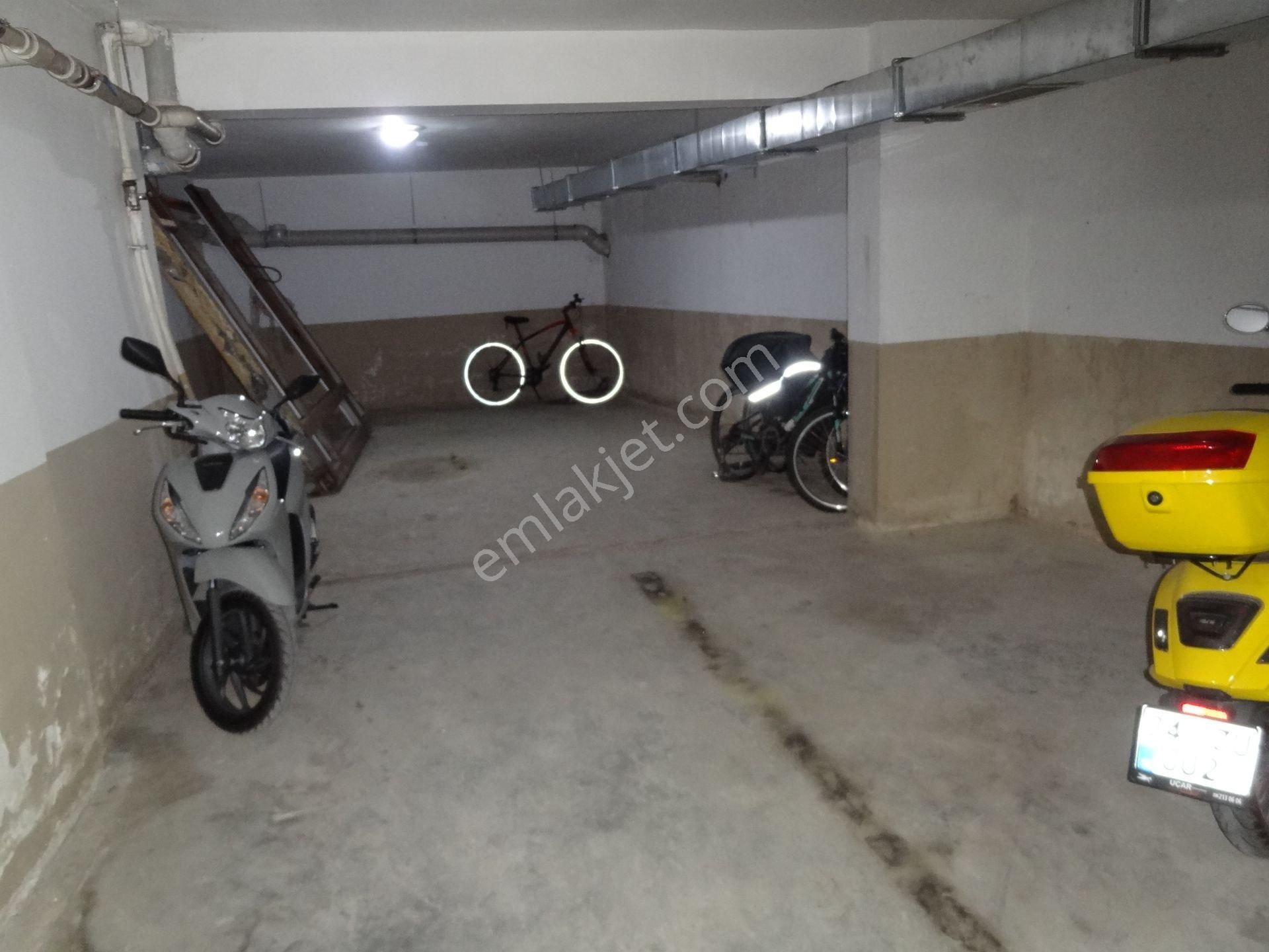 Ünalan Metro-metrobüs Yakını Genç Ap.da Kiralık Daire 3+1,120m2. - Görsel 11