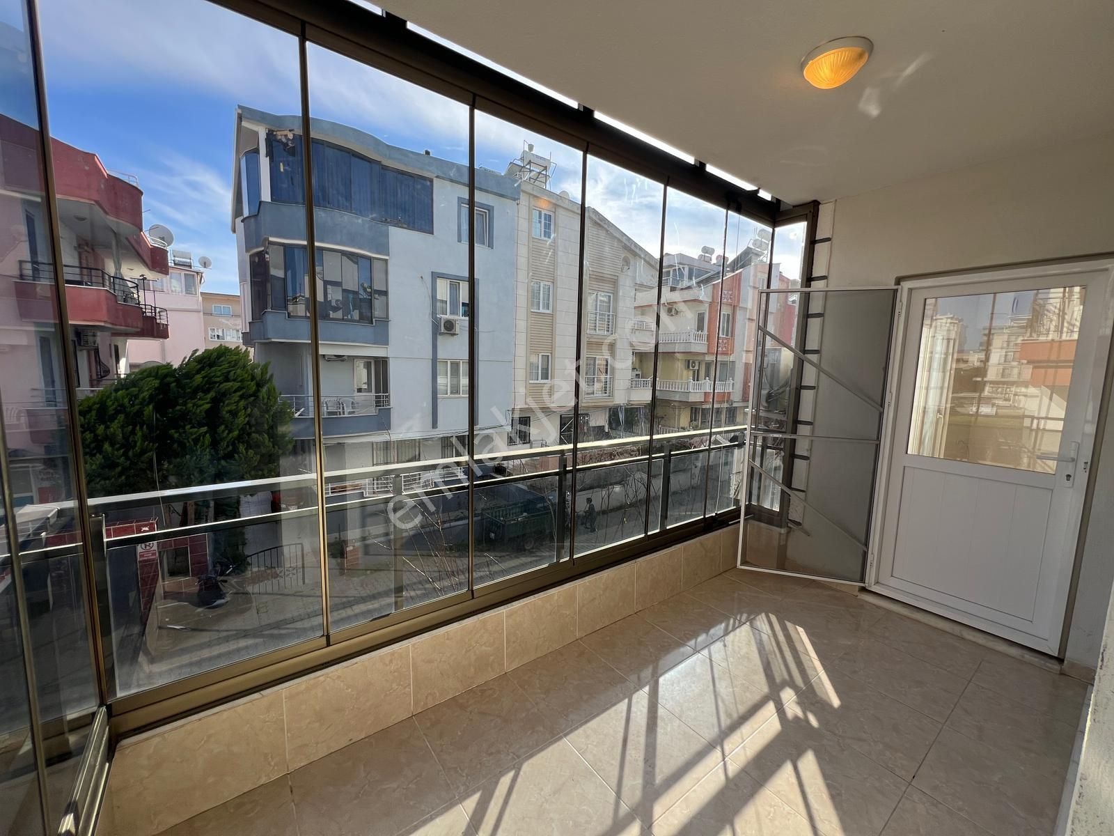 ❗️merkezde Satılık 3+1 Daire Ara Kat Ayrı Mutfak❗️ - Görsel 2