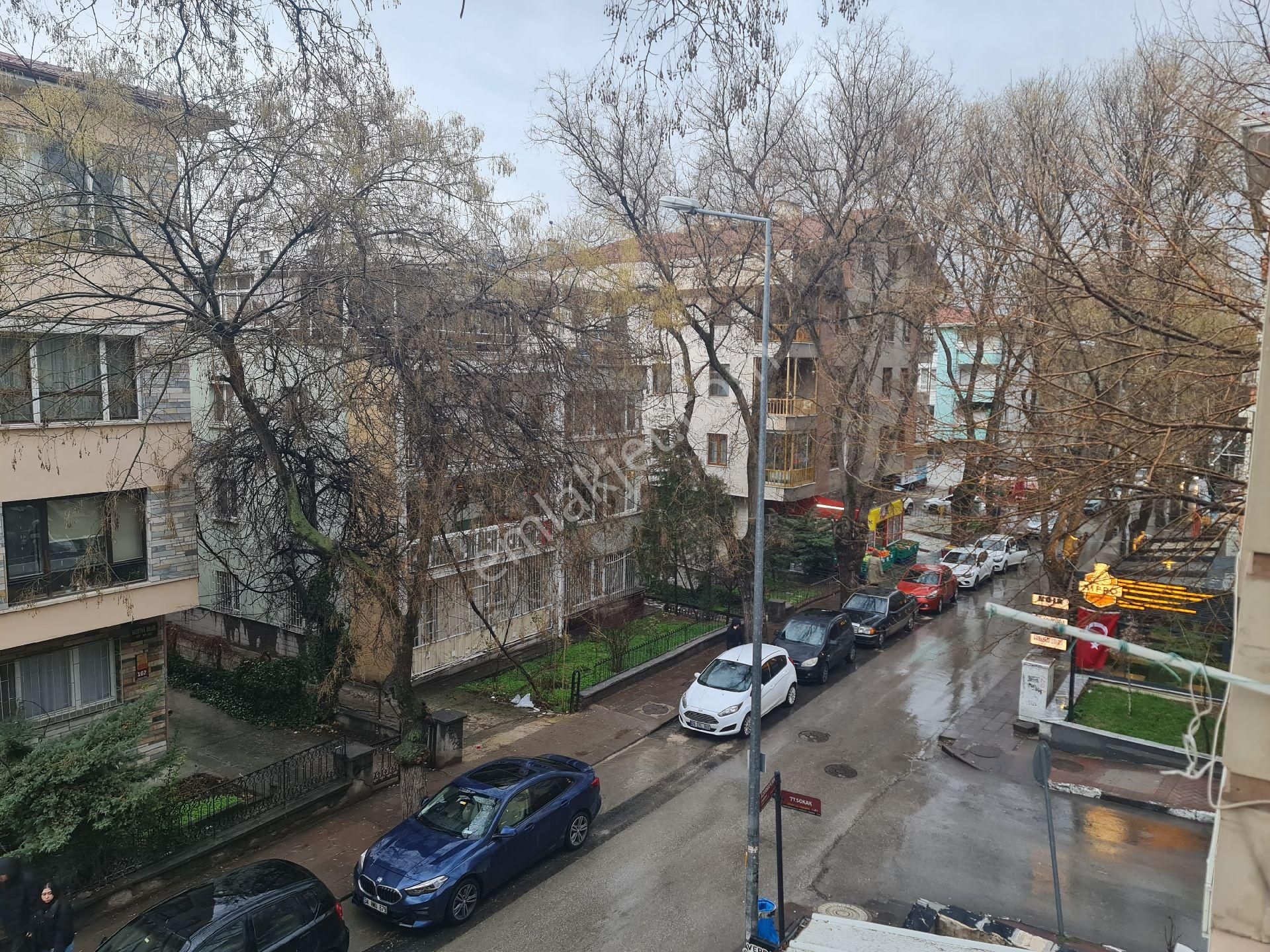 3. Caddede Ara Kat Ön Cephe - Görsel 9