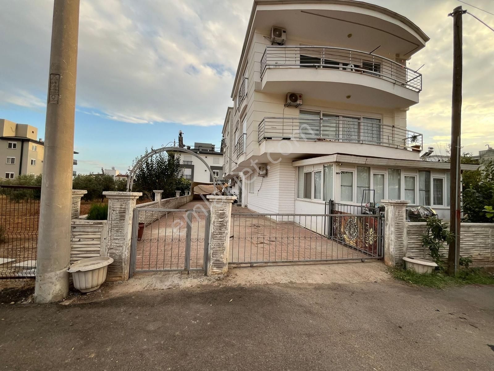 Kepez Varsak Mendereste Bahçe Kullanımlı 2+1 Temiz Daire!