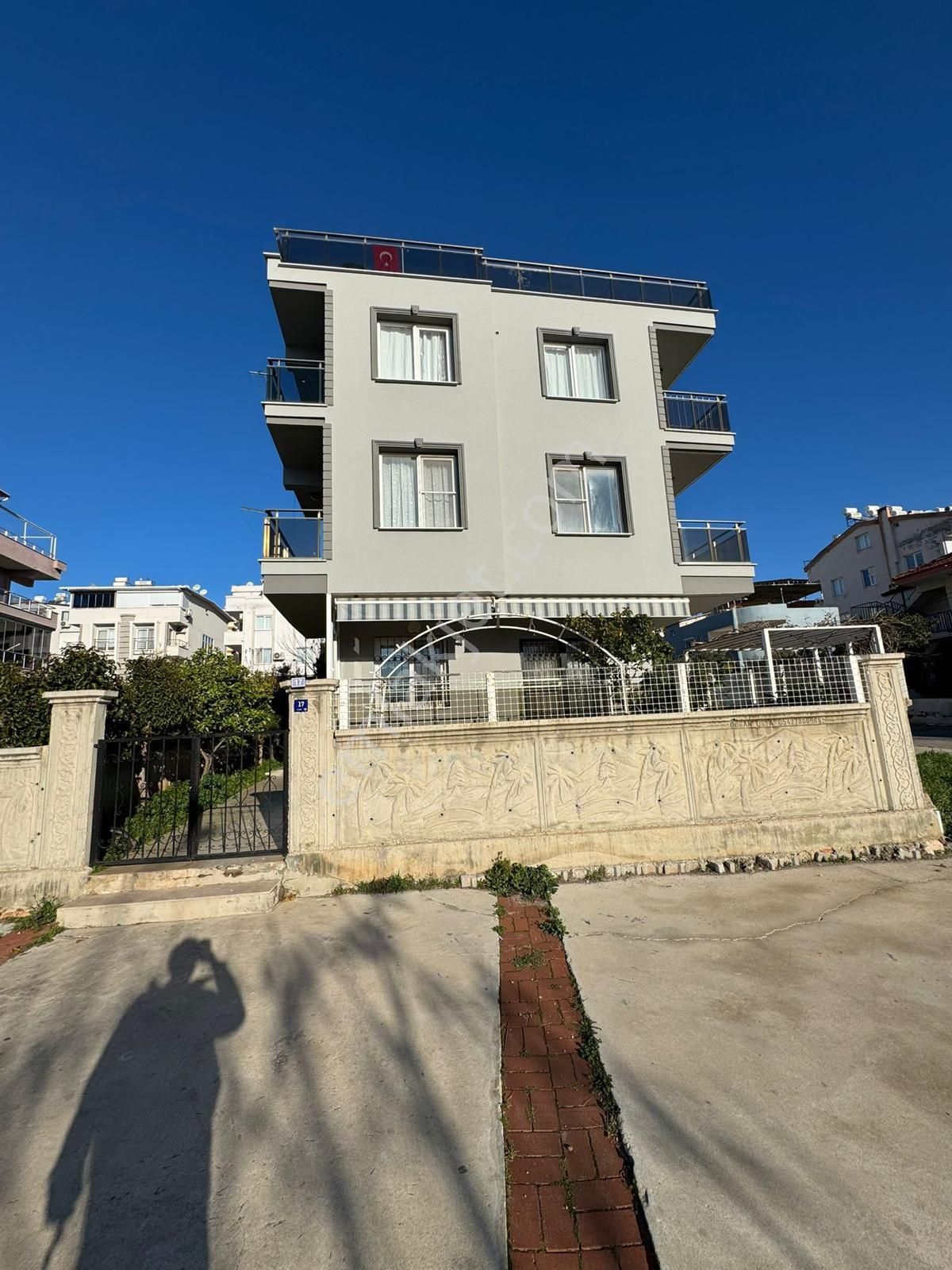 ❗️merkez Konumda 3+1 Daire Ara Kat Ayrı Mutfak❗️