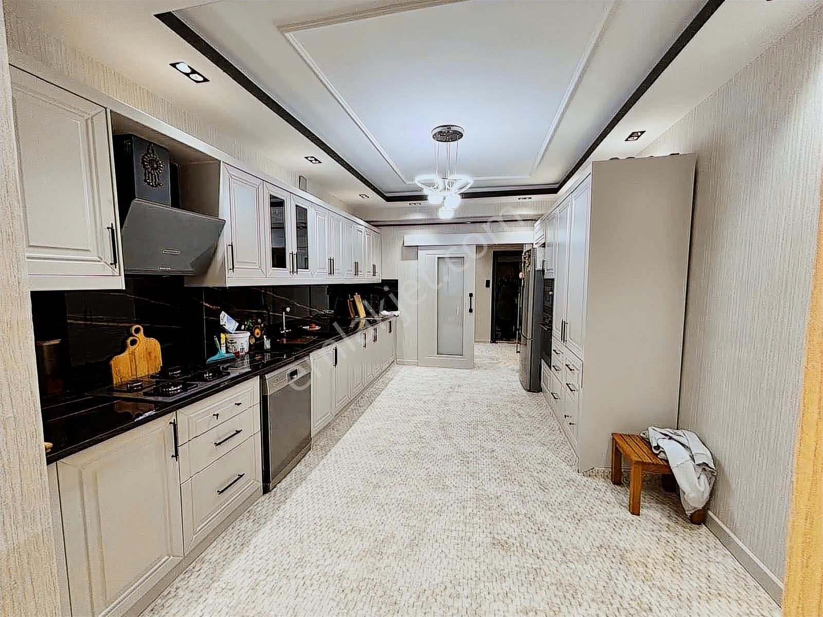 Uzaydan İbni Sinada Stars Class Sitesinde Satılık Ara Kat Daire - Görsel 14