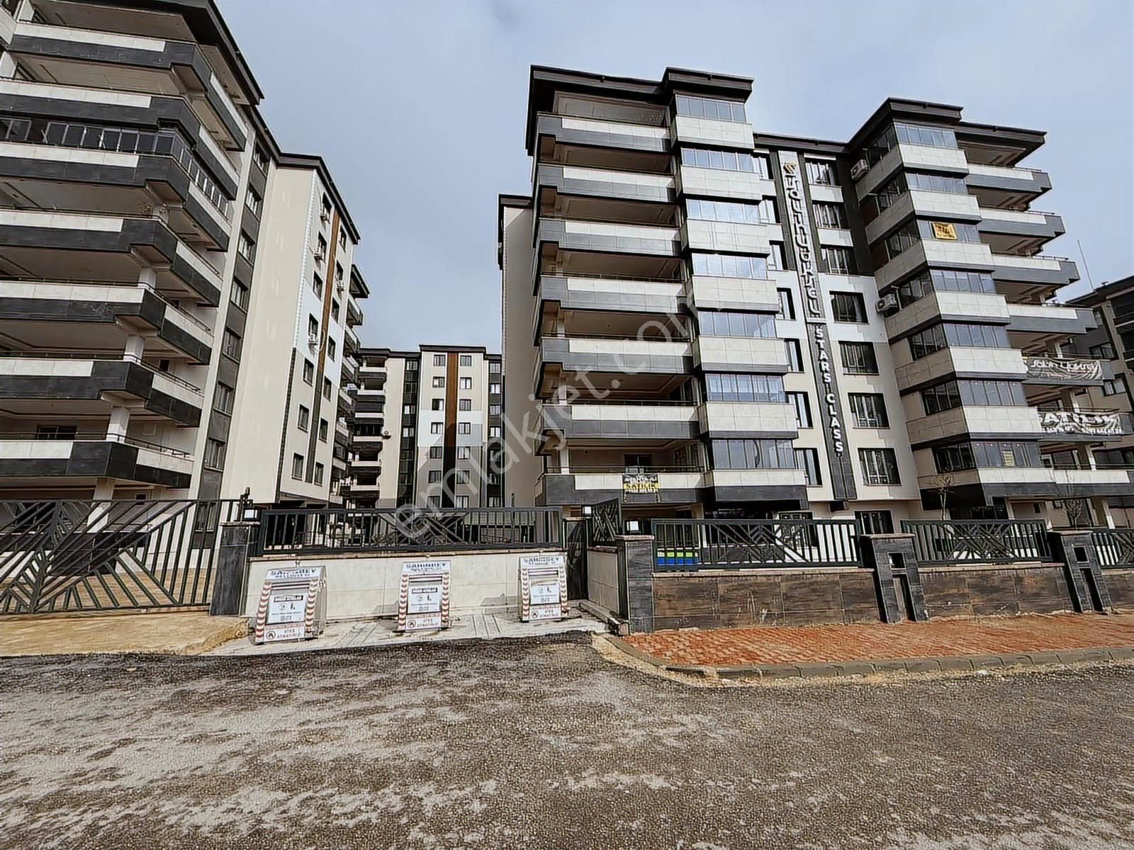 Uzaydan İbni Sinada Stars Class Sitesinde Satılık Ara Kat Daire - Görsel 24