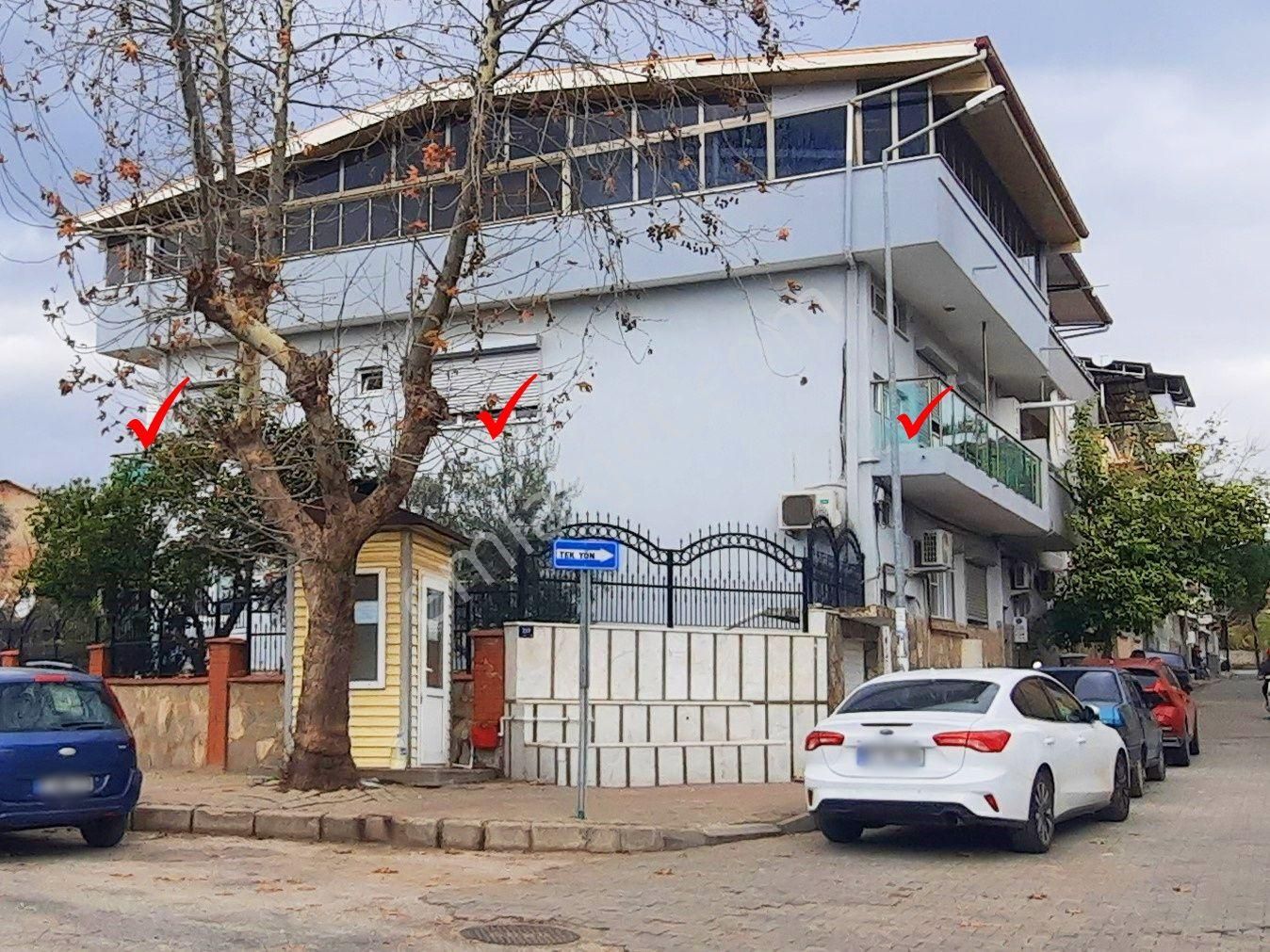 Zaferde Köşebaşı, Doğalgaz Kombili, 2+1 Yenilenmiş Ara Kat Daire..