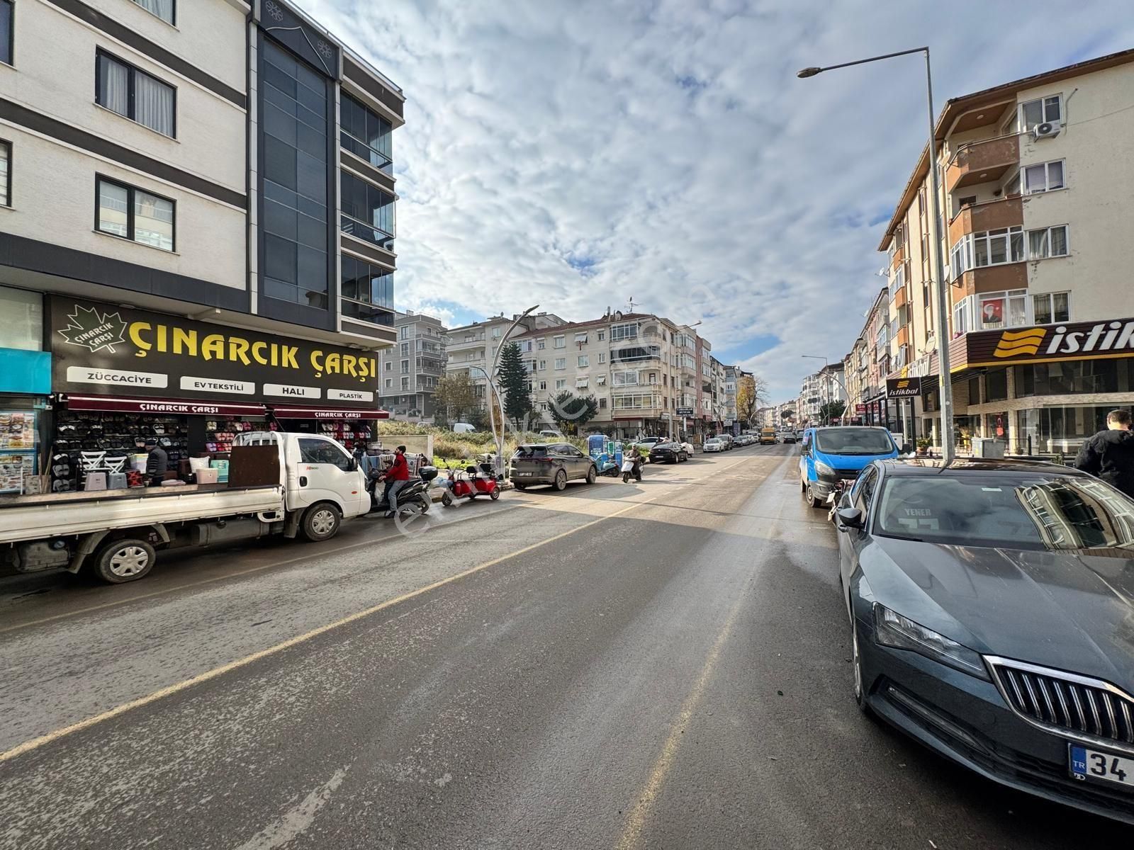 Çınarcık Taş Liman'da Perşembe Pazarının Girişinde - Görsel 2