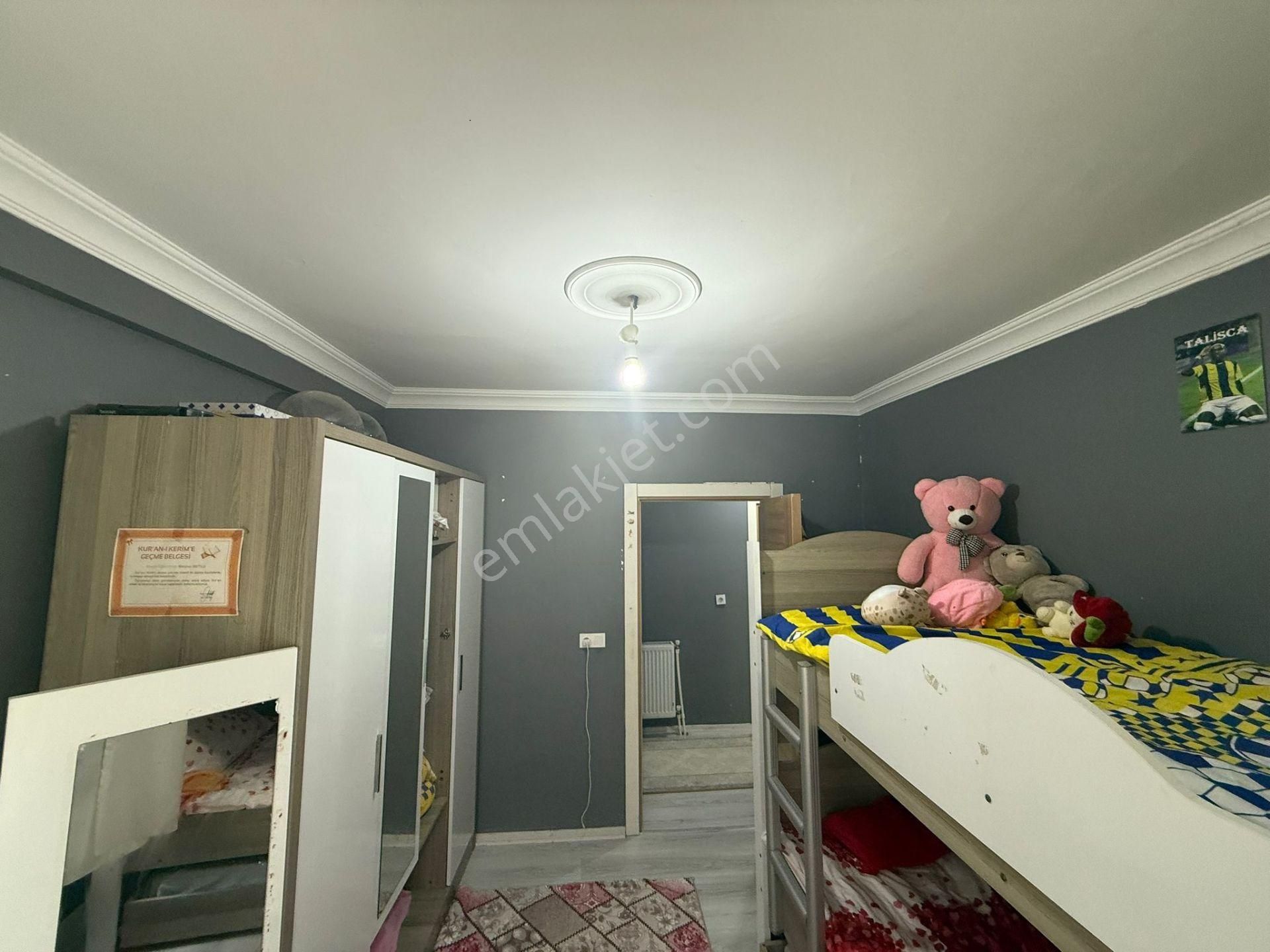 Akyüz Gayrimenkul Den; Merkezı Konumda Iskanlı,çıft Banyolu Satılık 2+1 Daire - Görsel 4