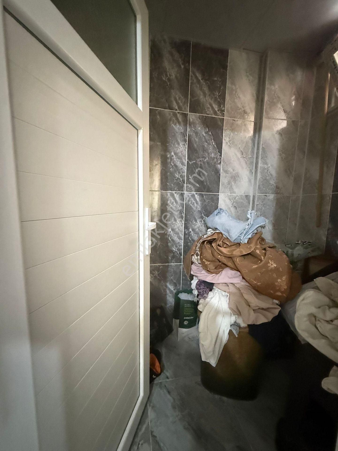 Akyüz Gayrimenkul Den; Merkezı Konumda Iskanlı,çıft Banyolu Satılık 2+1 Daire - Görsel 10
