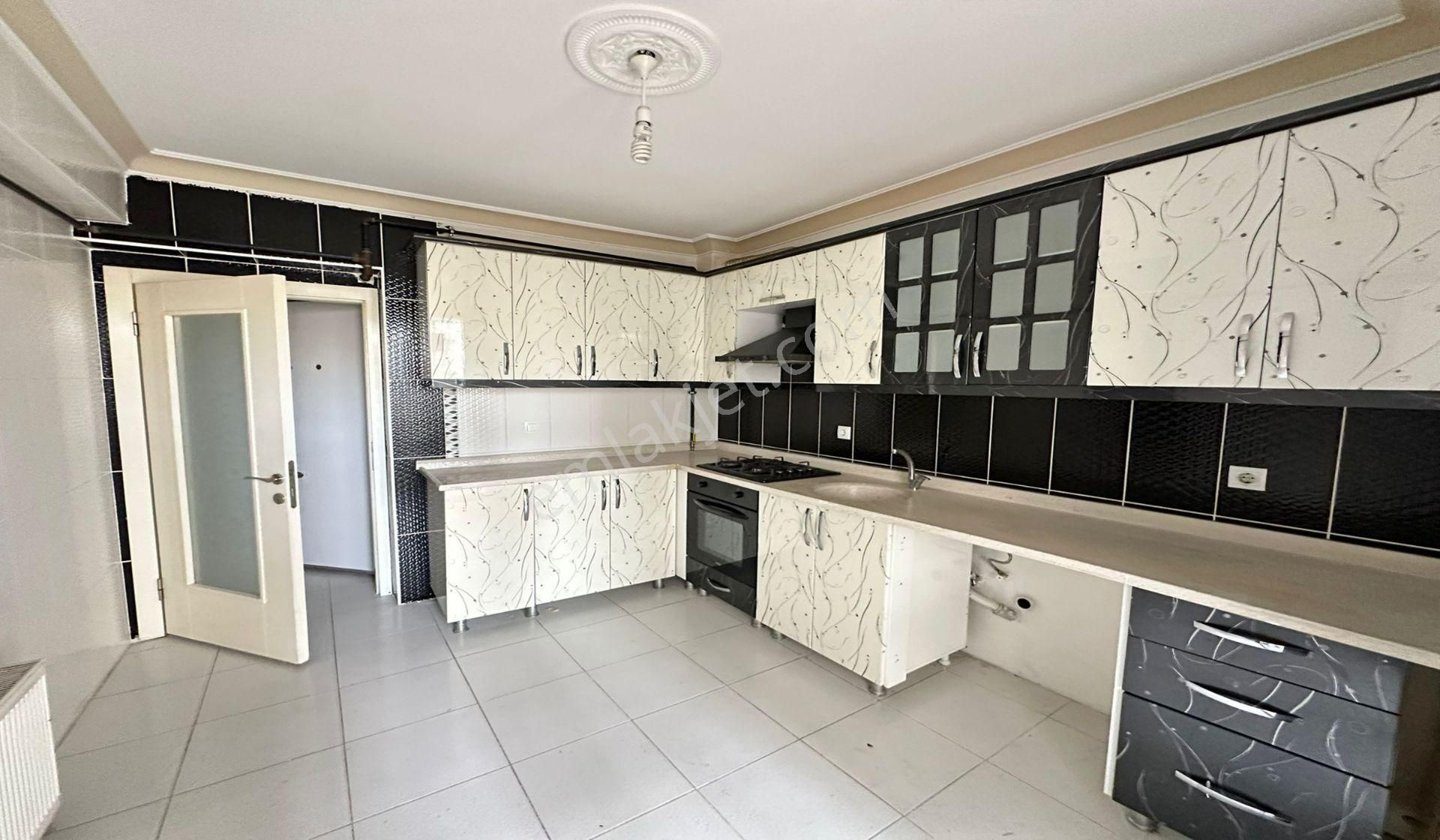 Atapark 3+1 Giriş Kat Konumunda Geniş Daire Asansörlü - Görsel 7