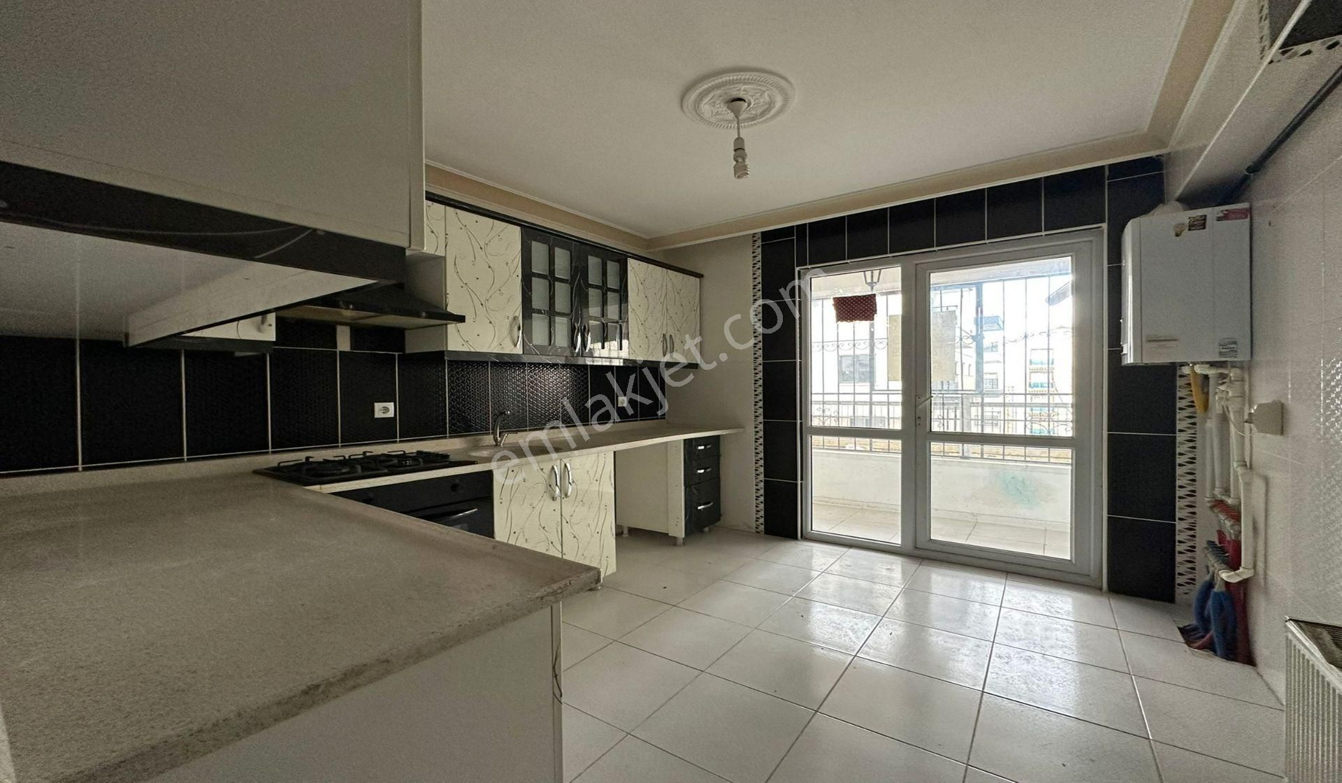 Atapark 3+1 Giriş Kat Konumunda Geniş Daire Asansörlü