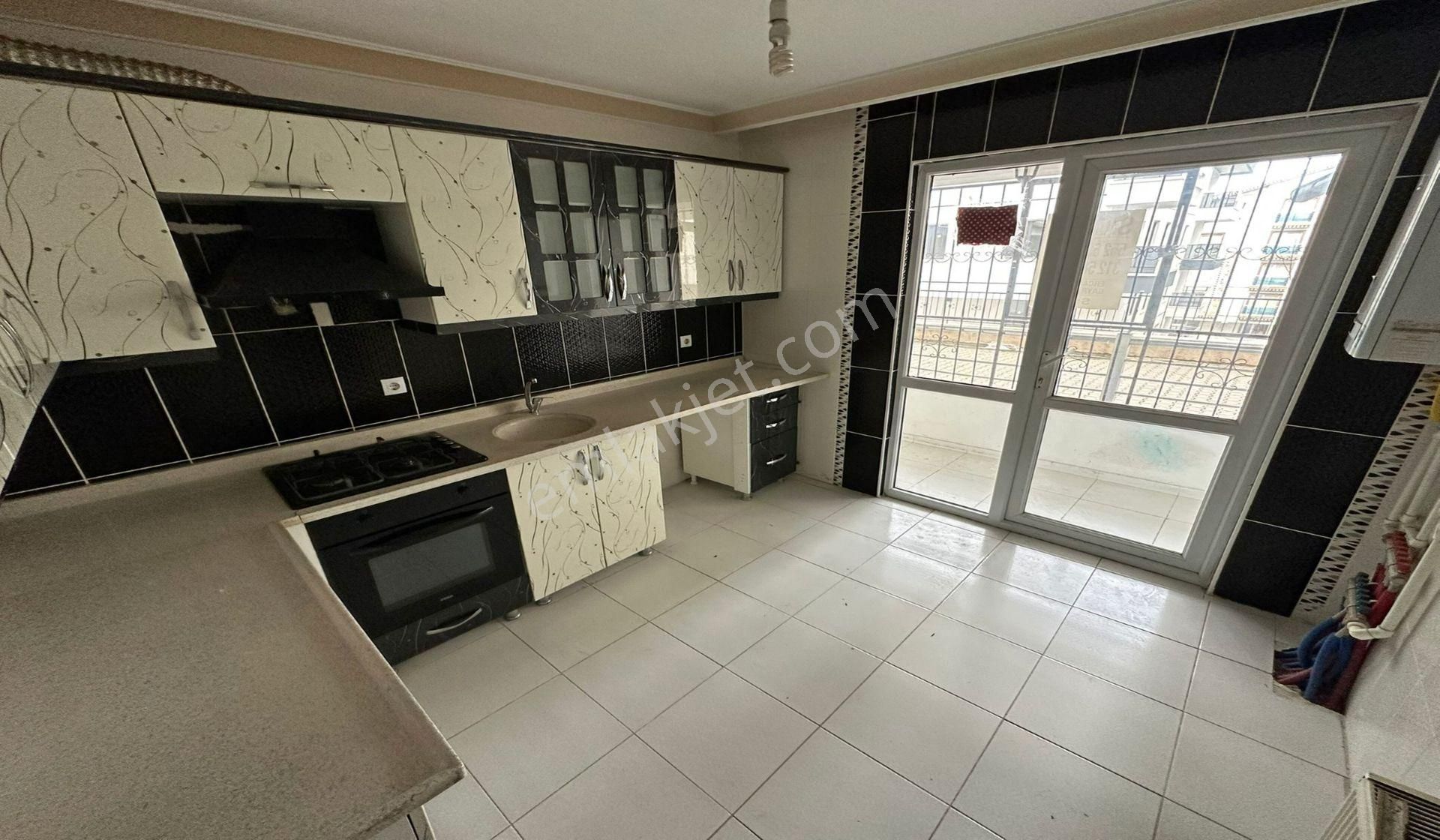 Atapark 3+1 Giriş Kat Konumunda Geniş Daire Asansörlü - Görsel 3