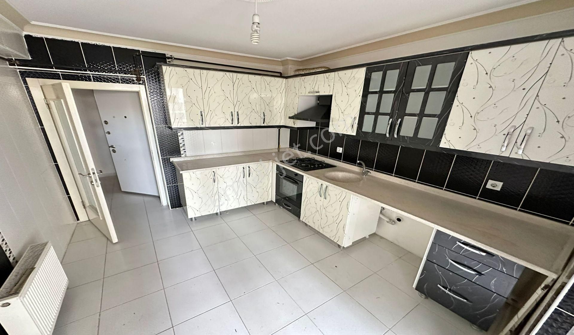 Atapark 3+1 Giriş Kat Konumunda Geniş Daire Asansörlü - Görsel 6